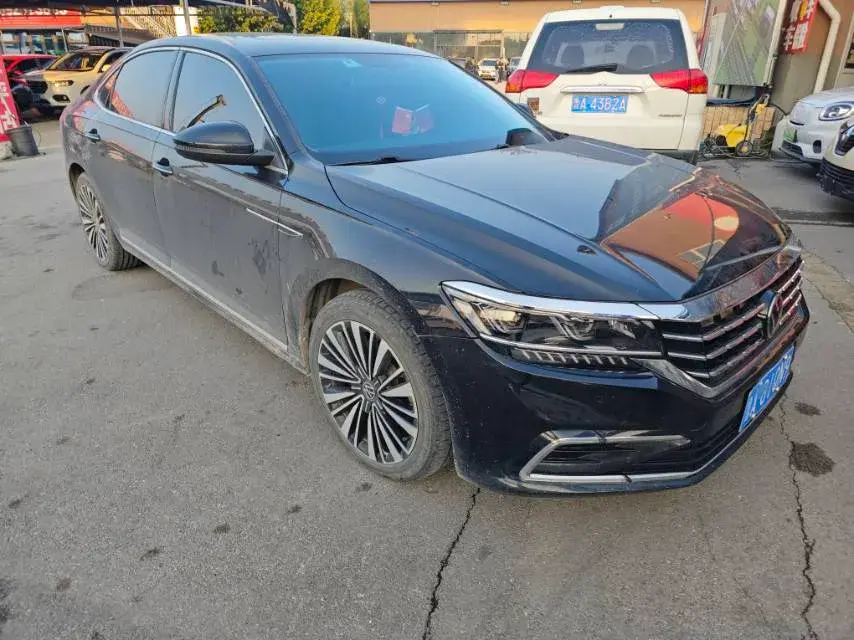 2021 VOLKSWAGEN PASSAT thumbnail 3