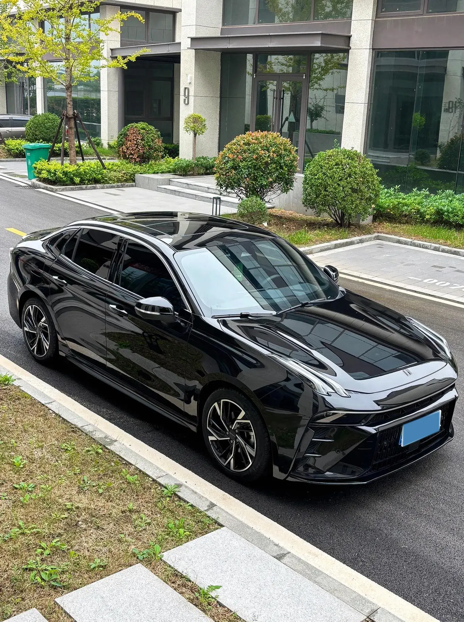 2023 LYNK&CO 03 thumbnail 3