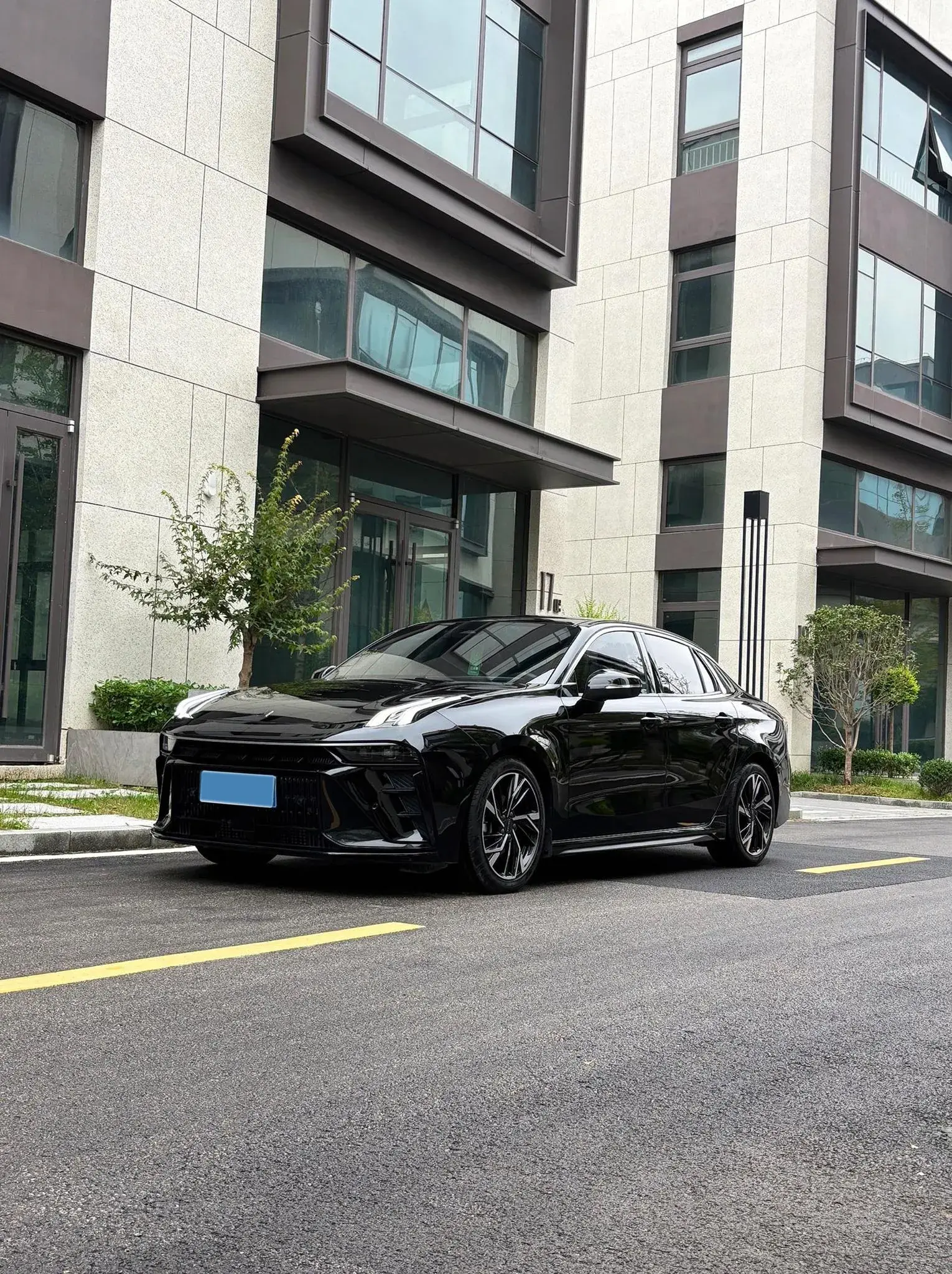 2023 LYNK&CO 03 view 1