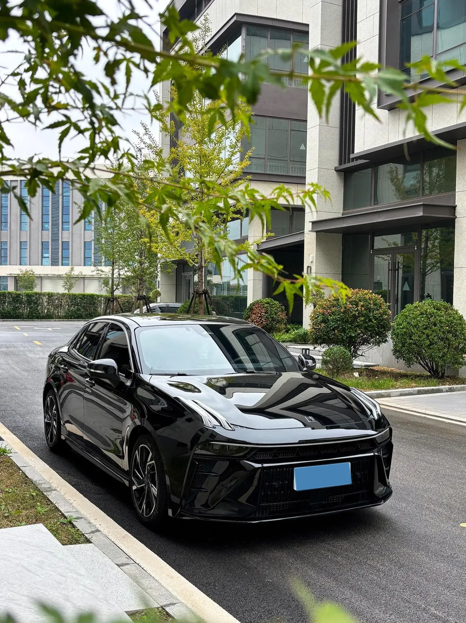 2023 LYNK&CO 03 thumbnail 2