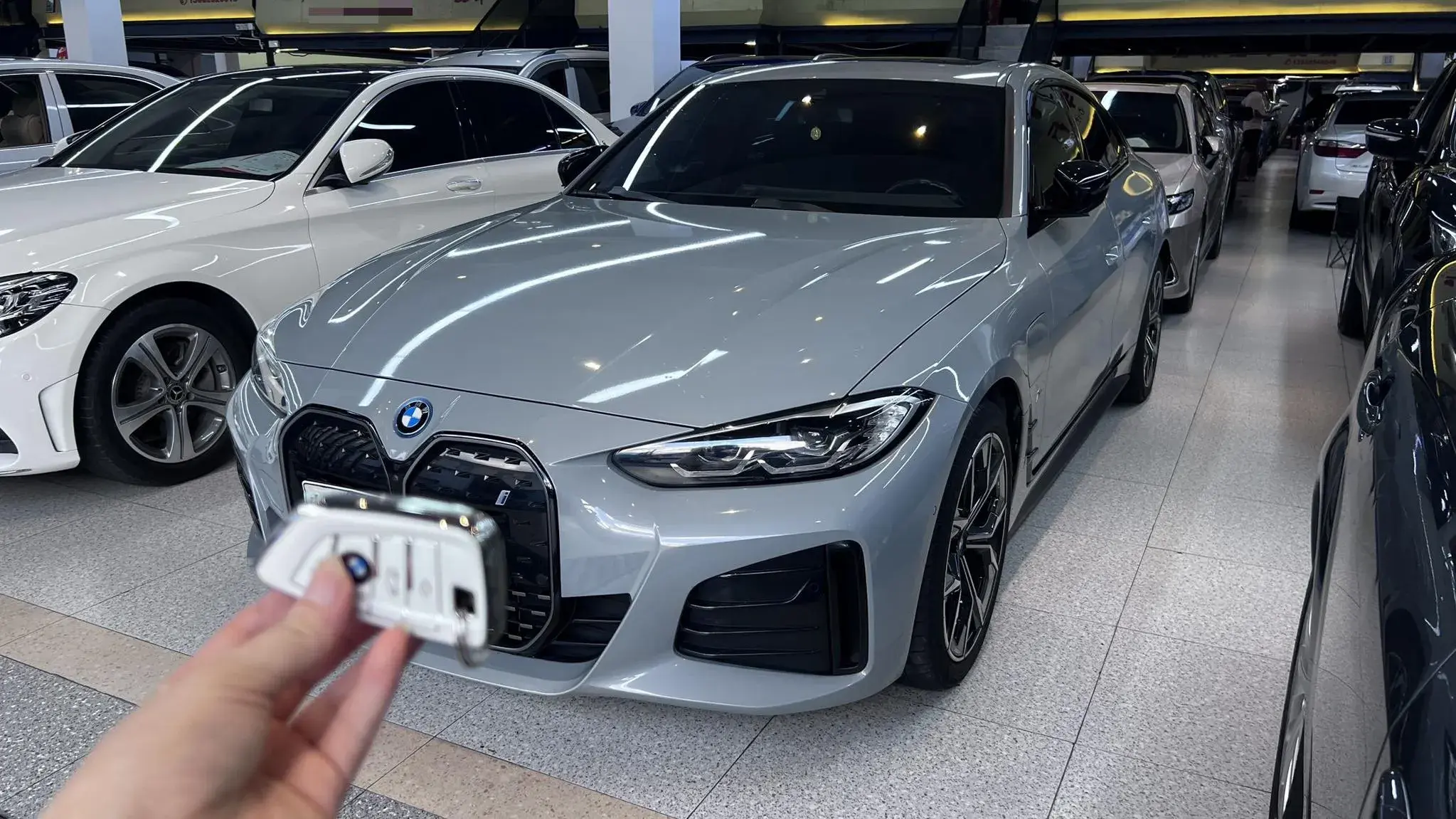 2022 BMW I4 view 1