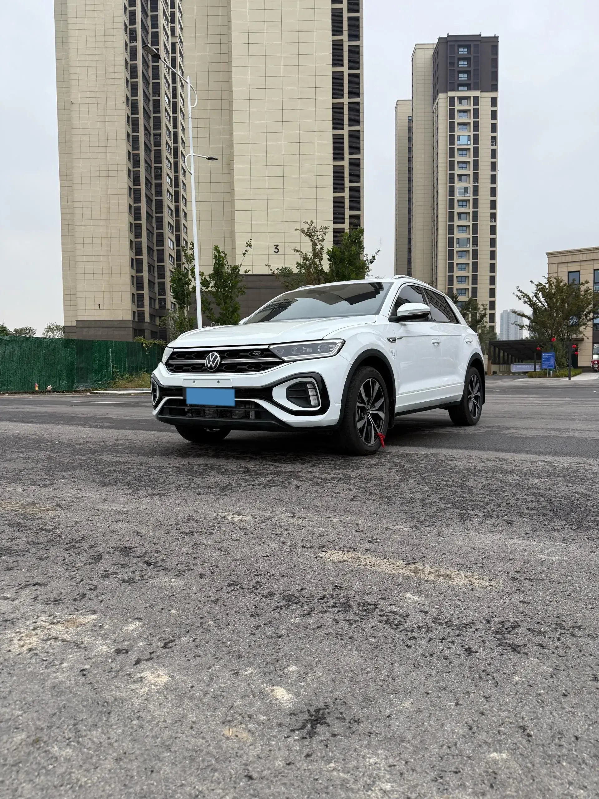 2025 VOLKSWAGEN T-ROC view 1