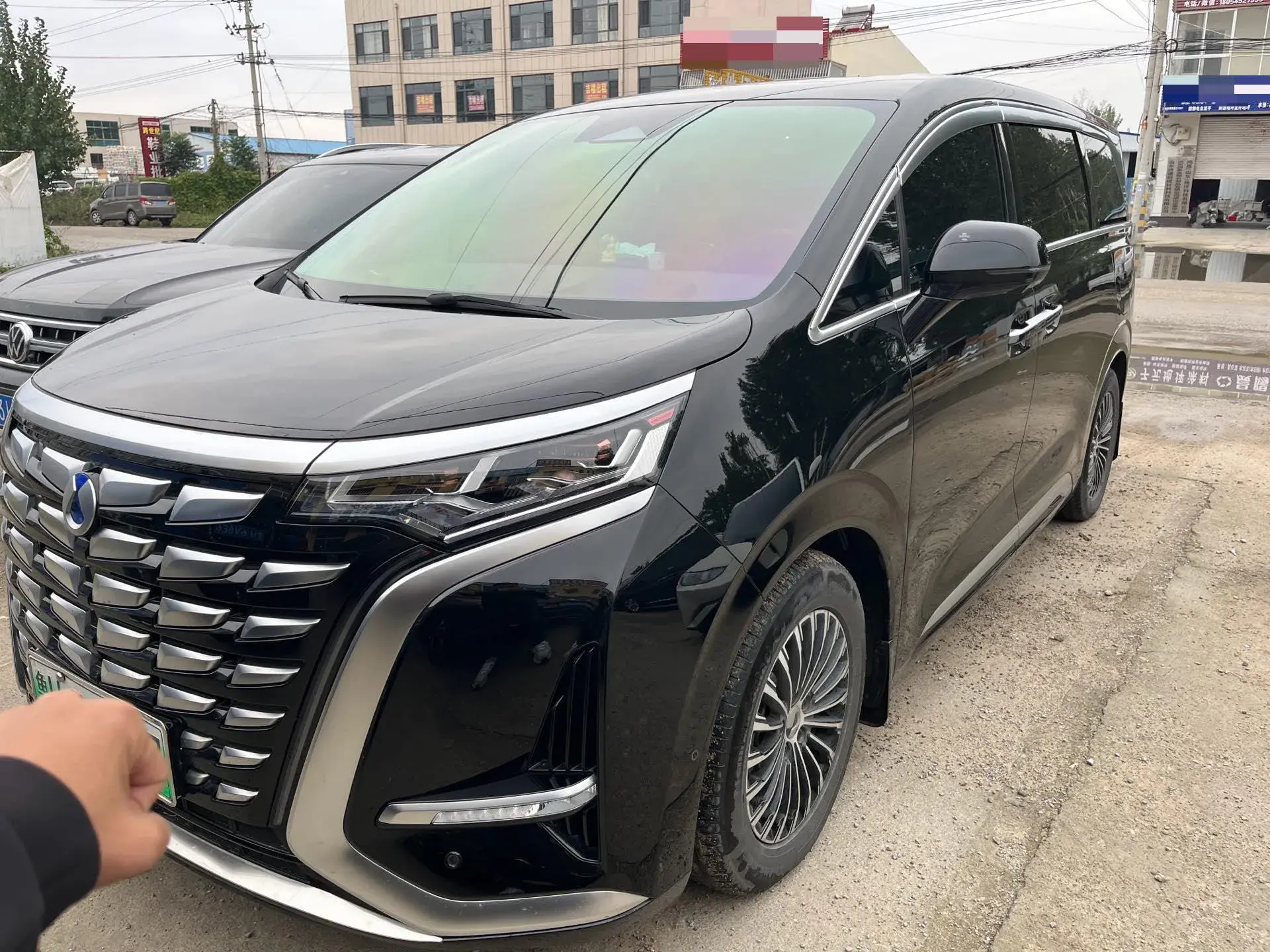 2022 DENZA D9 view 1