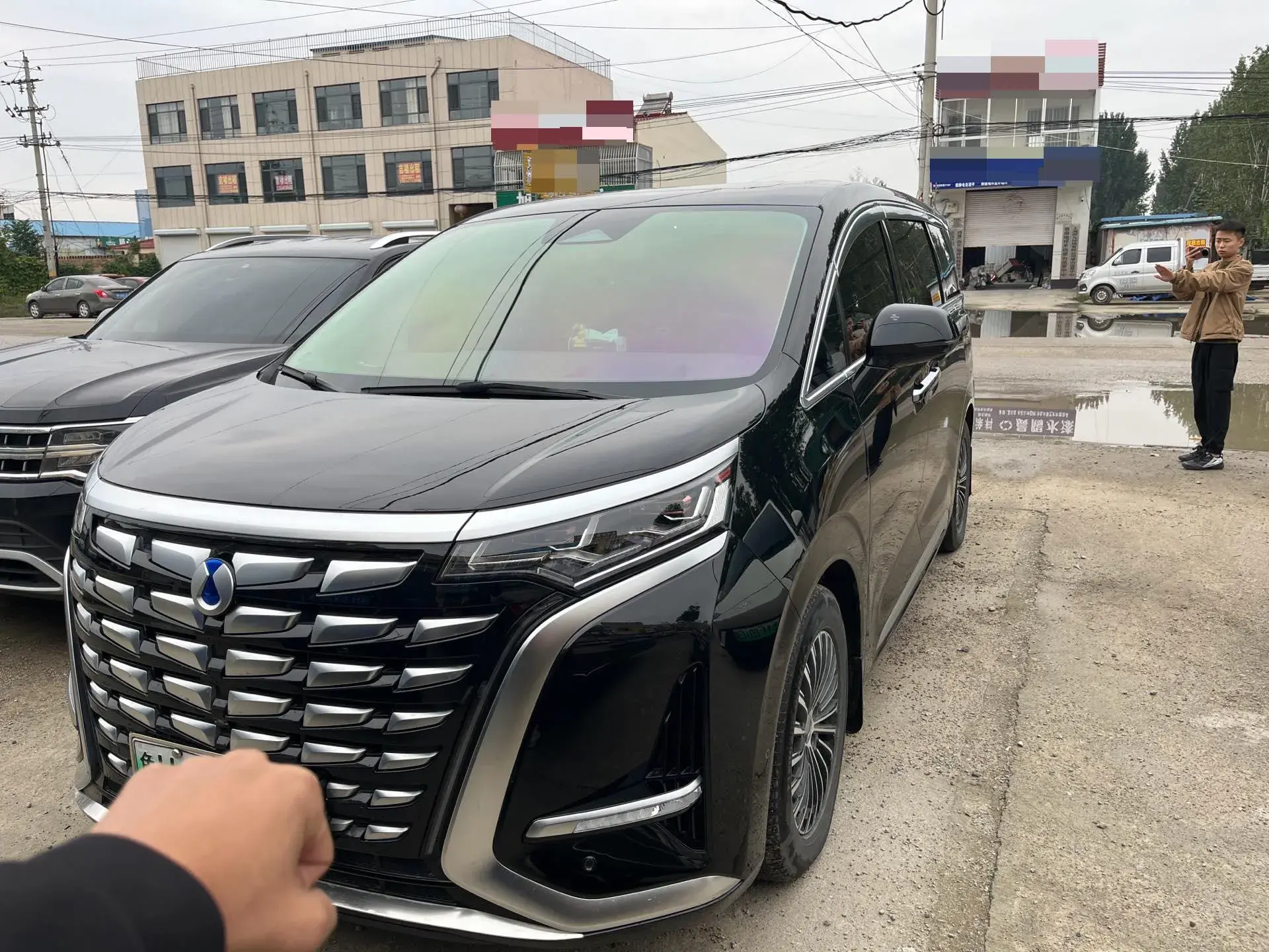 2022 DENZA D9 thumbnail 2