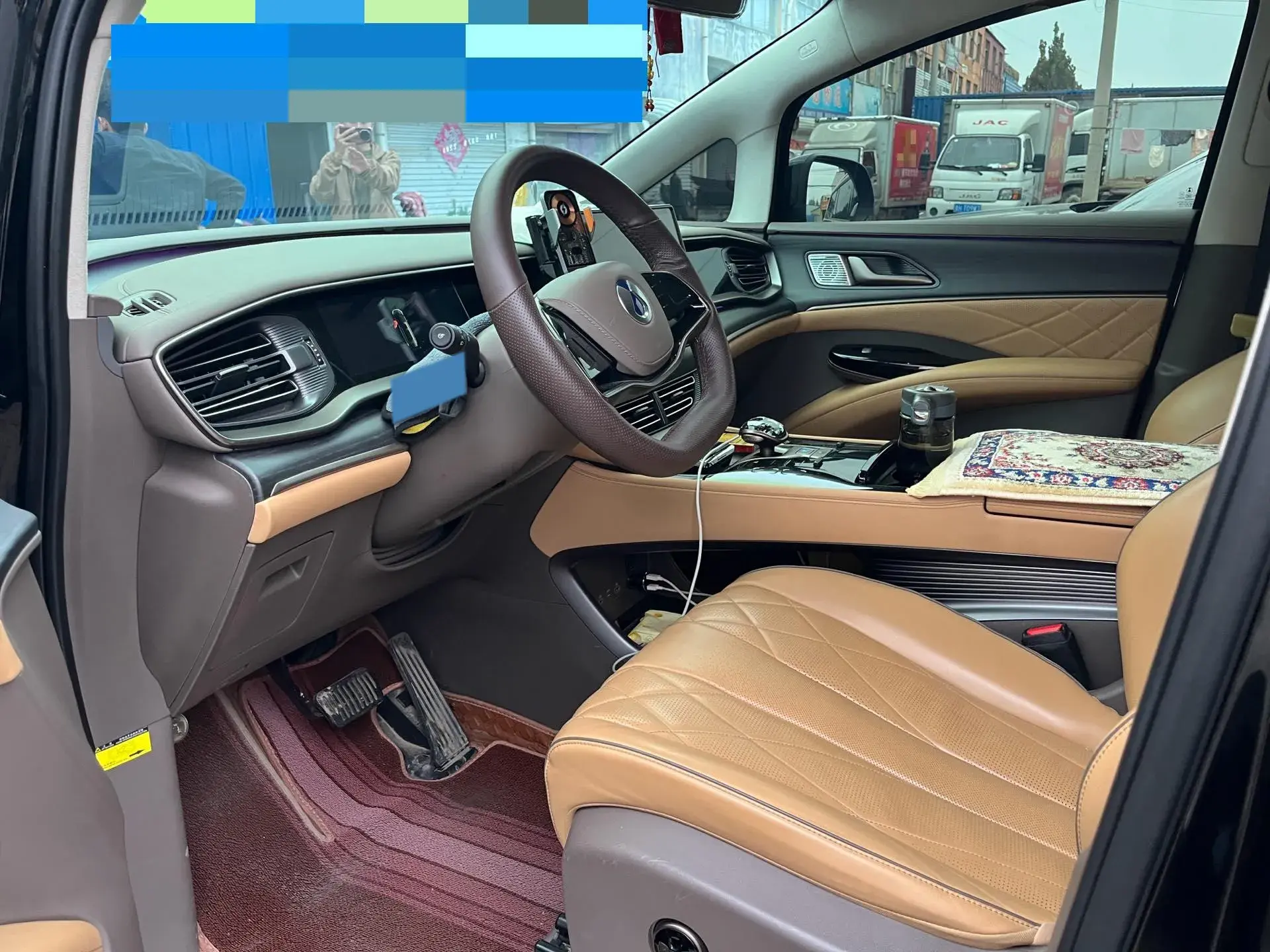 2022 DENZA D9 thumbnail 3