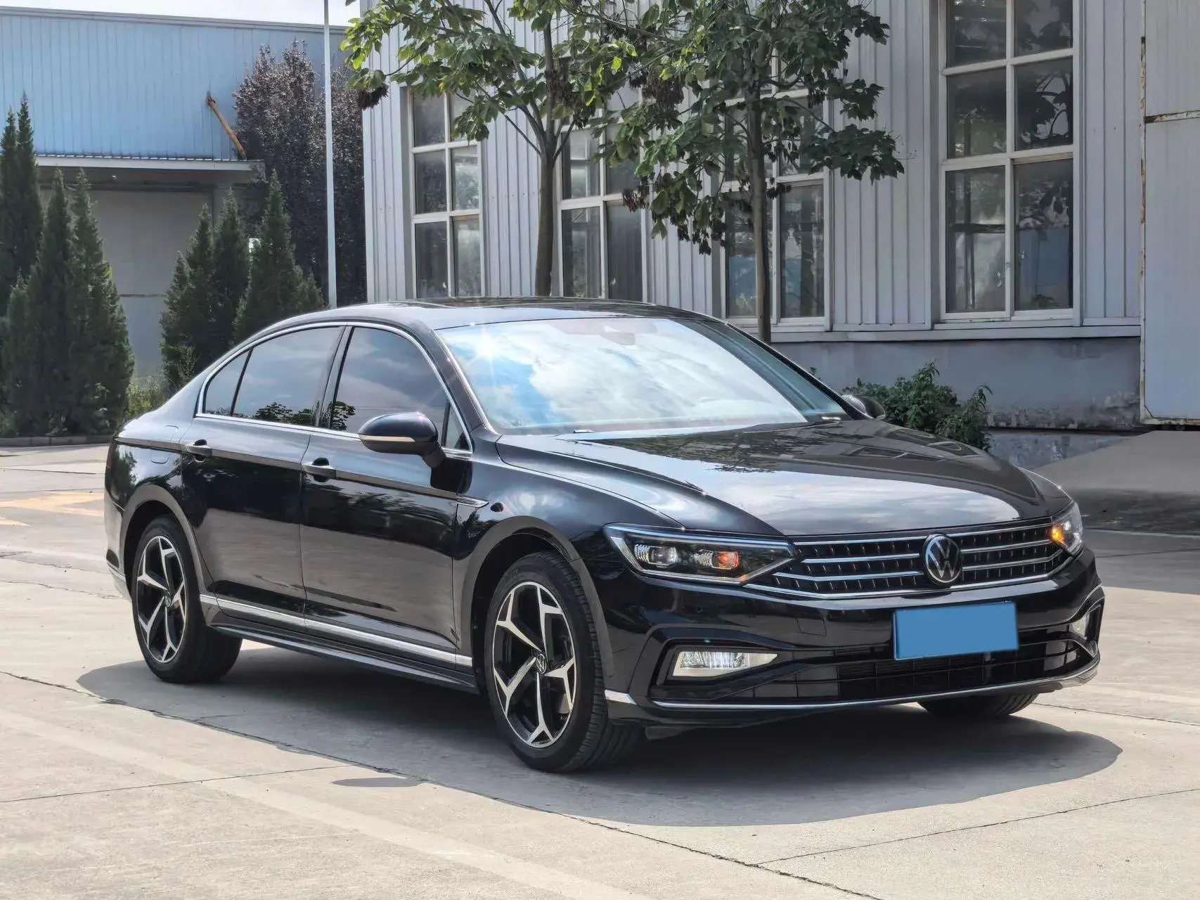 2023 VOLKSWAGEN MAGOTAN thumbnail 3