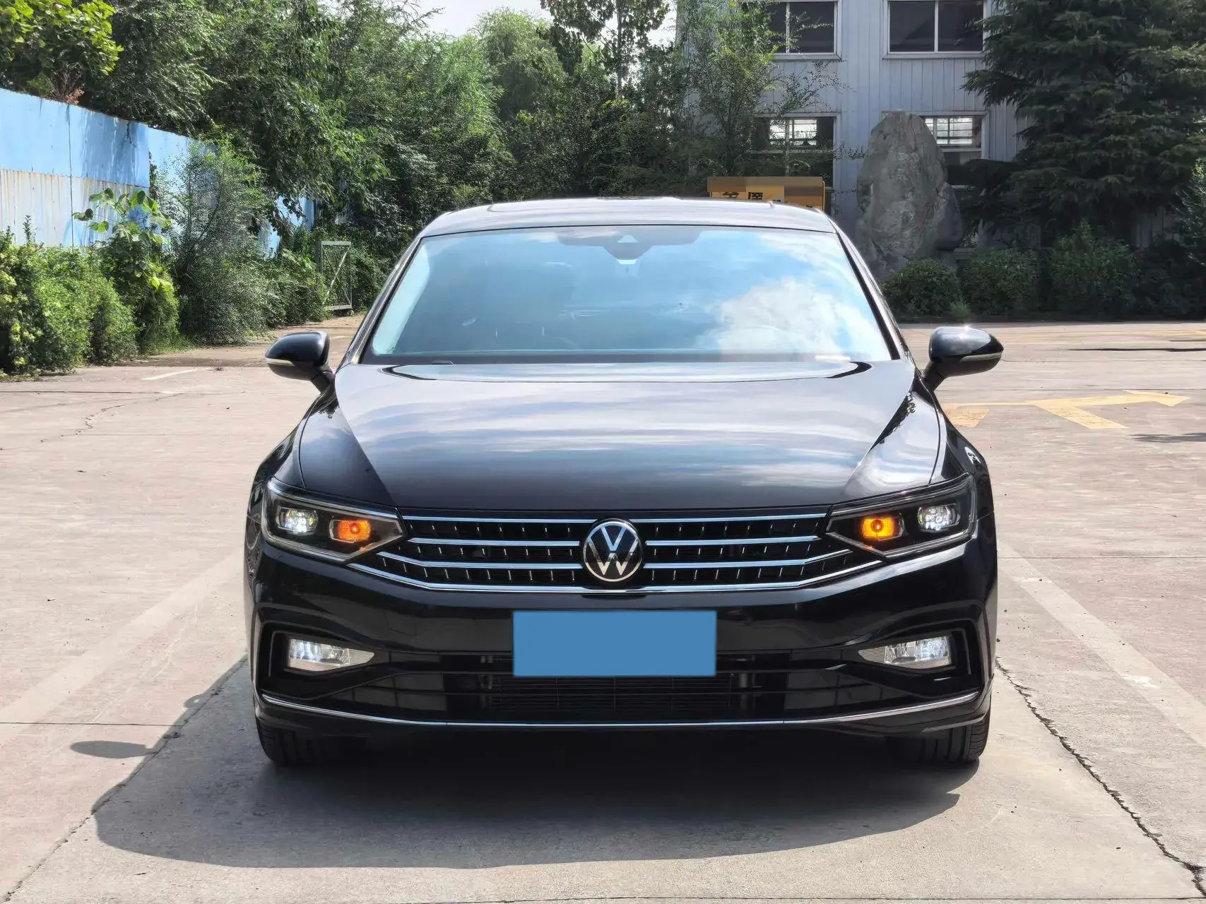 2023 VOLKSWAGEN MAGOTAN thumbnail 2