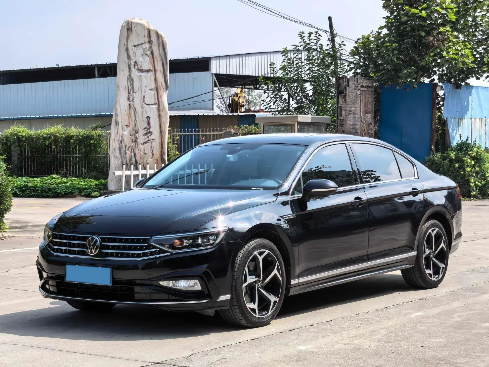 2023 VOLKSWAGEN MAGOTAN view 1