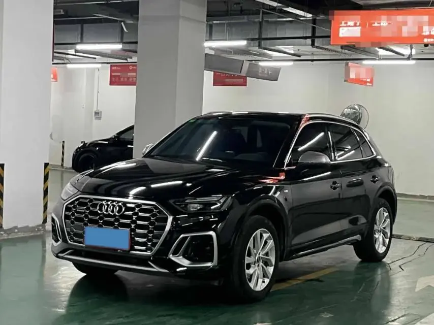 2022 AUDI Q5L view 1