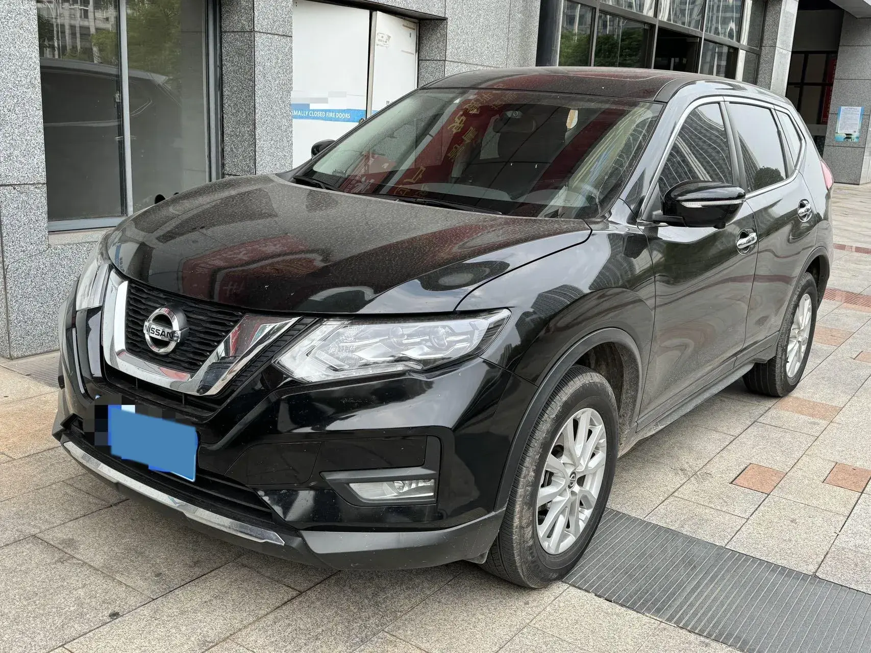 2023 NISSAN X-TRAIL view 1