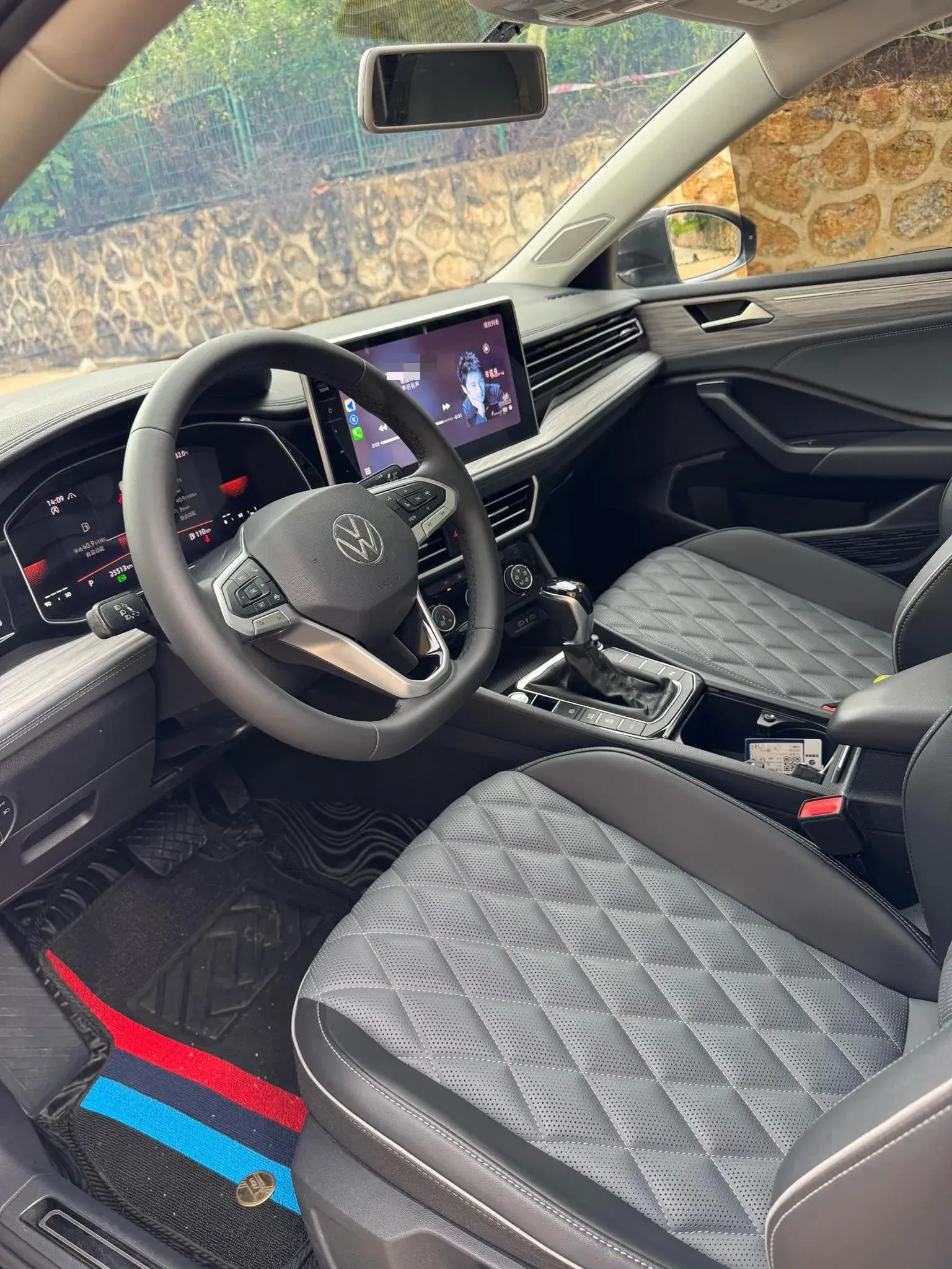 2023 VOLKSWAGEN SAGITAR thumbnail 3