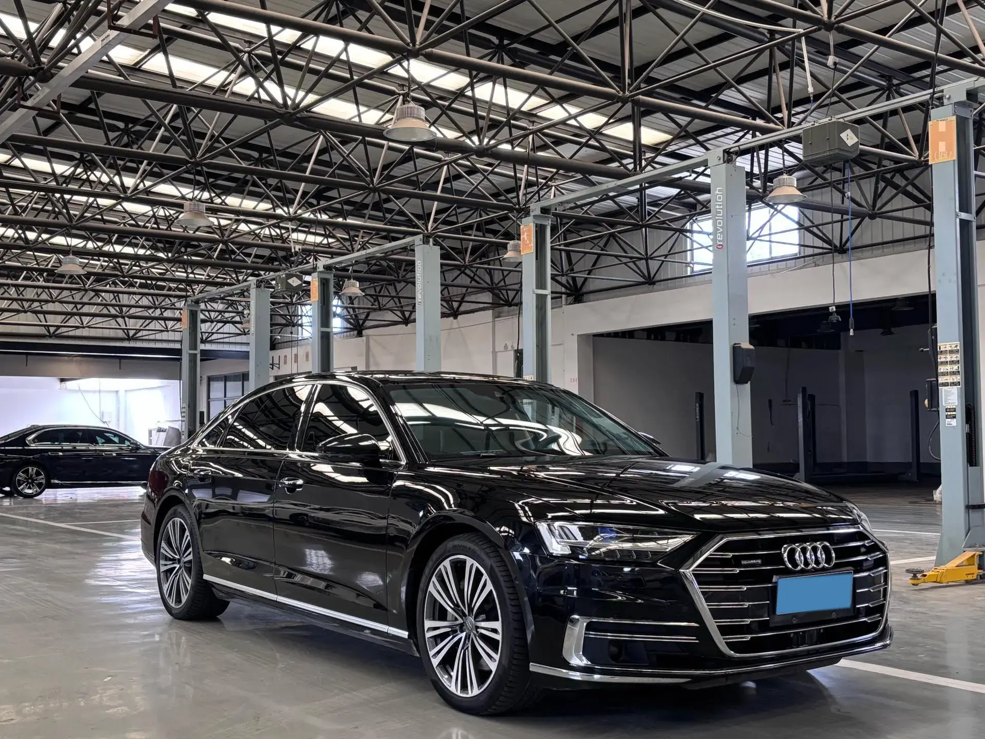 2019 AUDI A8 thumbnail 3