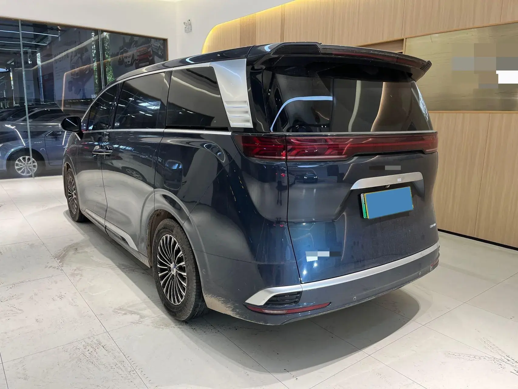 2022 DENZA D9 thumbnail 3