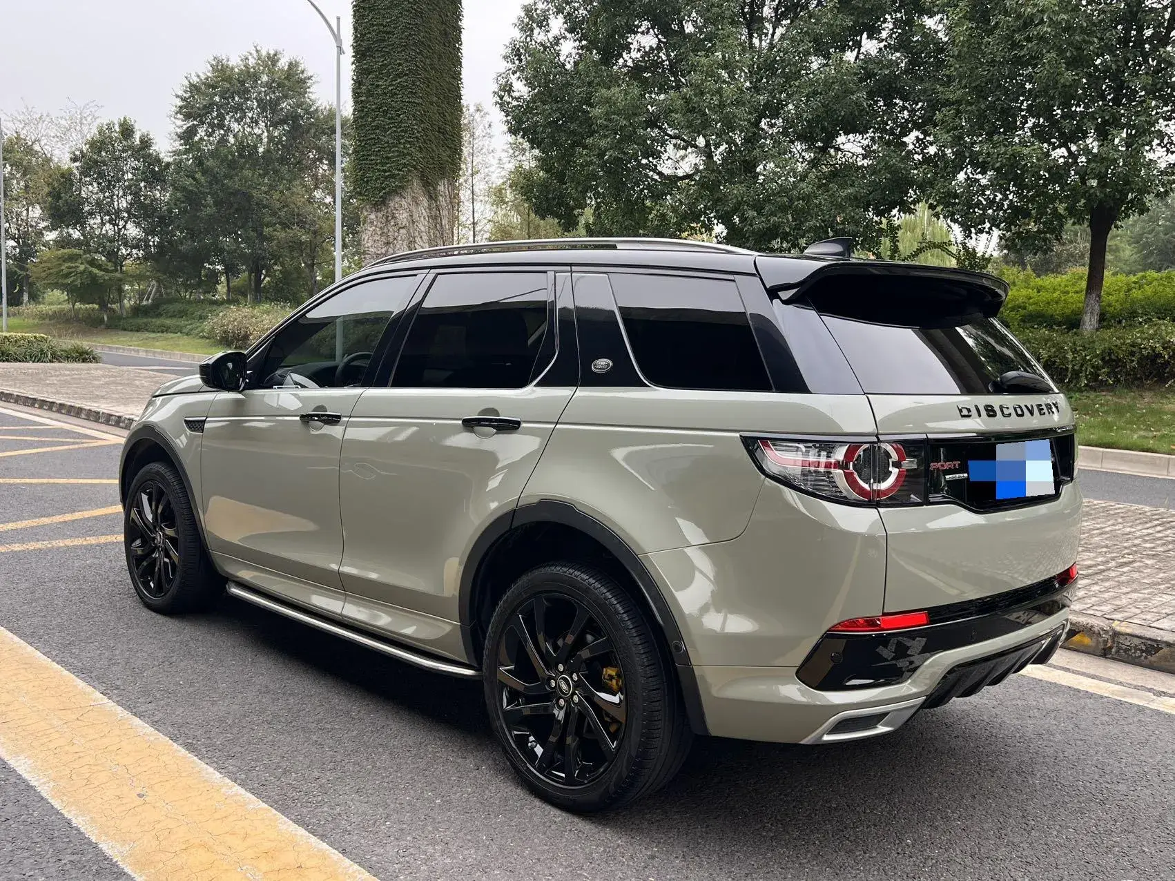 2019 LAND ROVER thumbnail 4