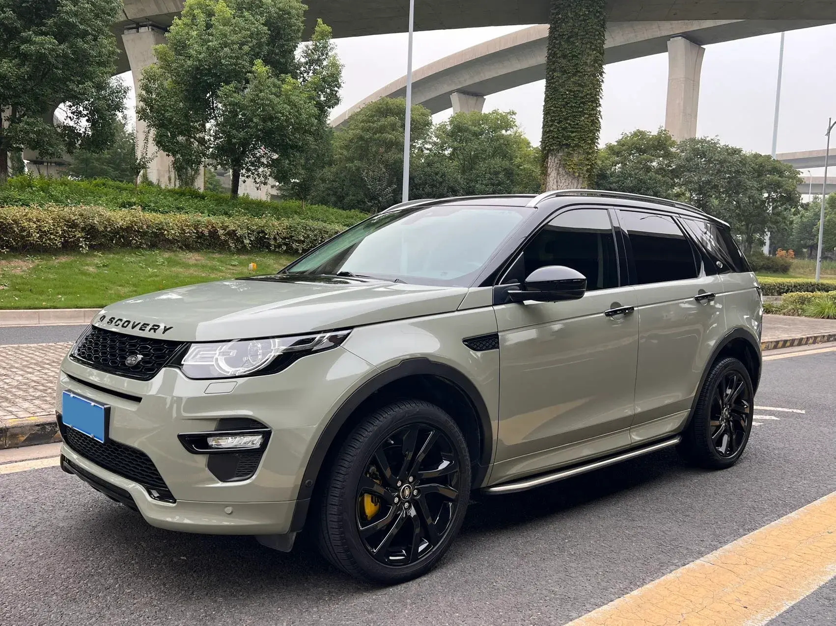 2019 LAND ROVER view 1