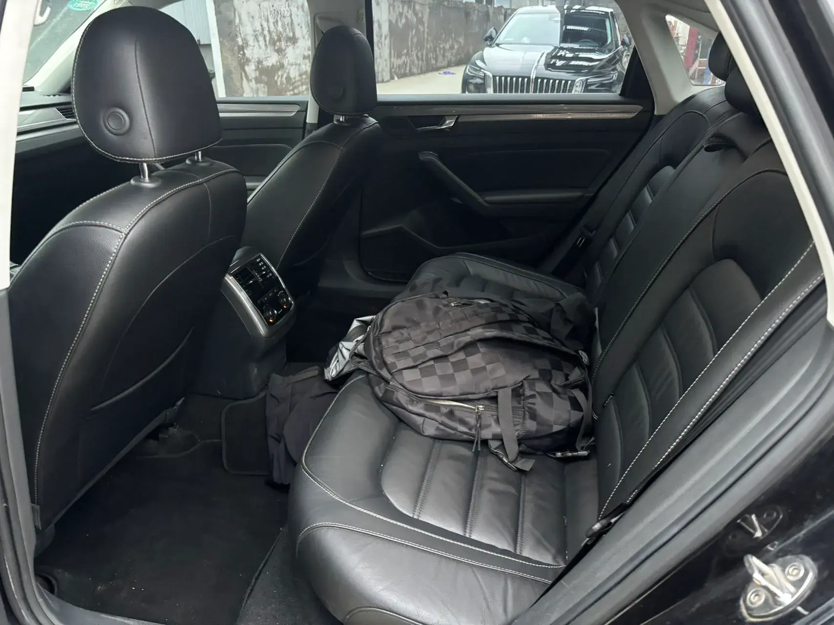 2017 VOLKSWAGEN PASSAT thumbnail 4