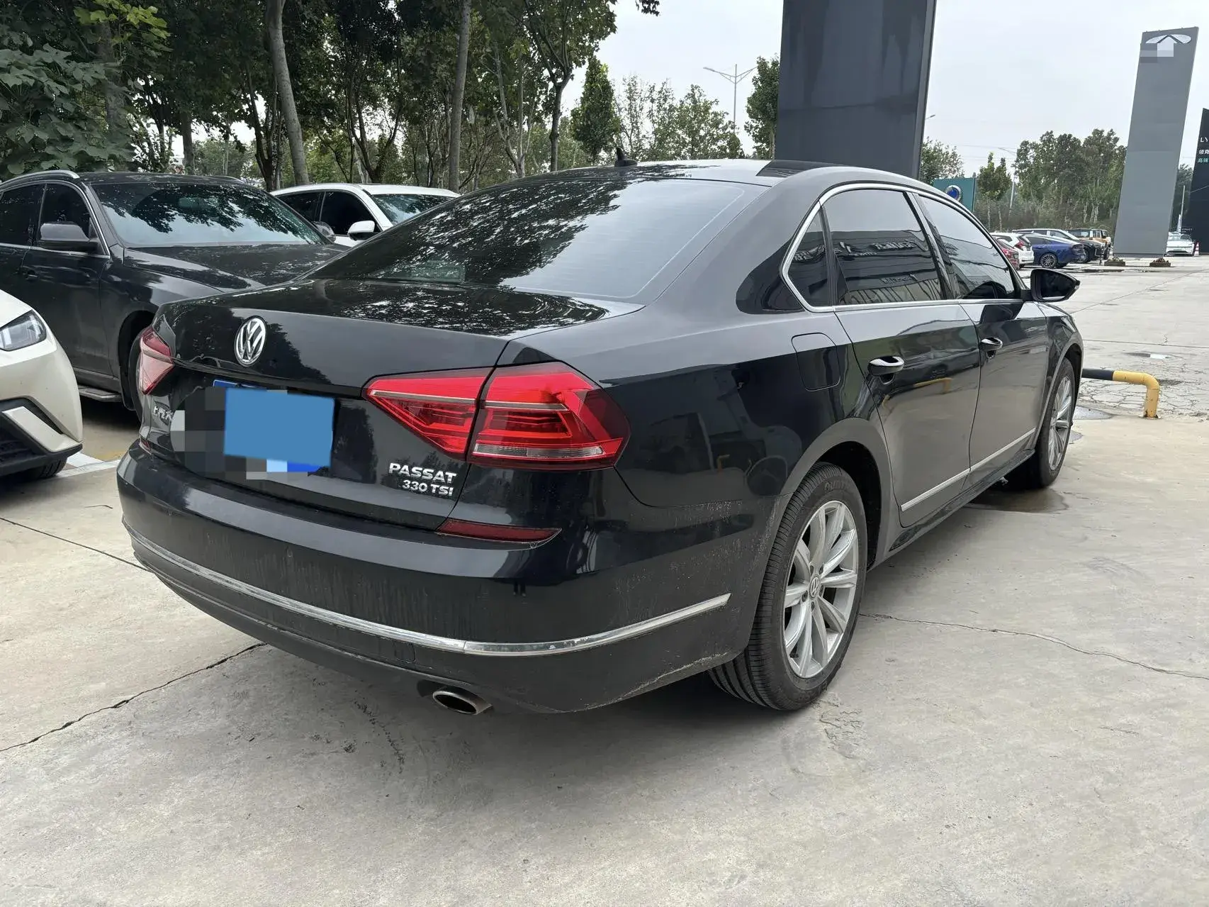 2017 VOLKSWAGEN PASSAT thumbnail 2