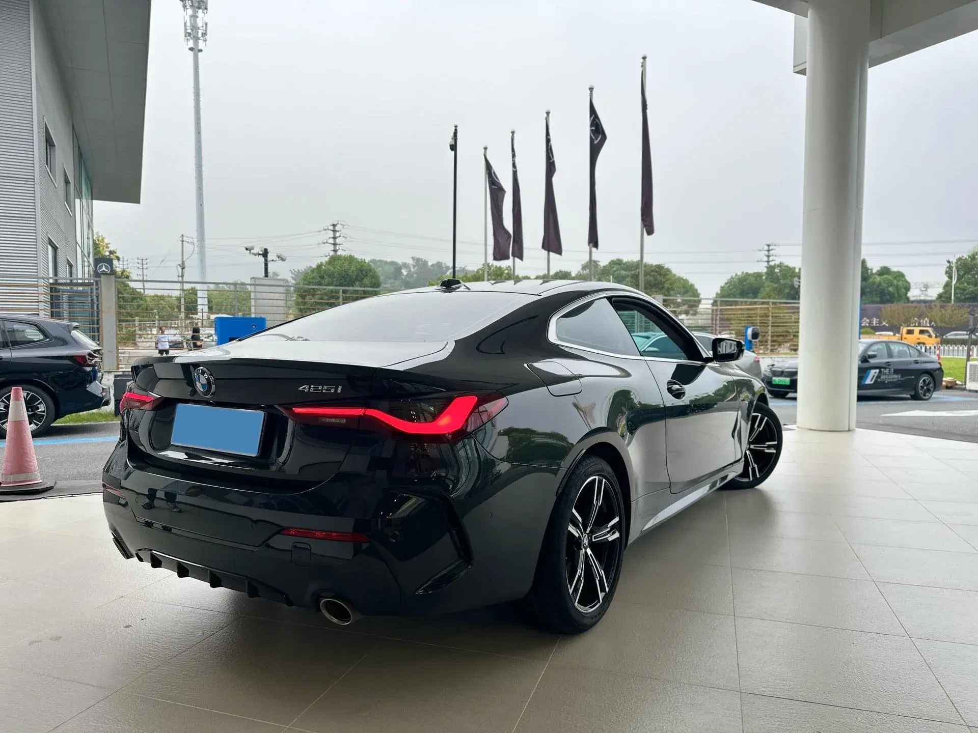 2023 BMW 2 thumbnail 4