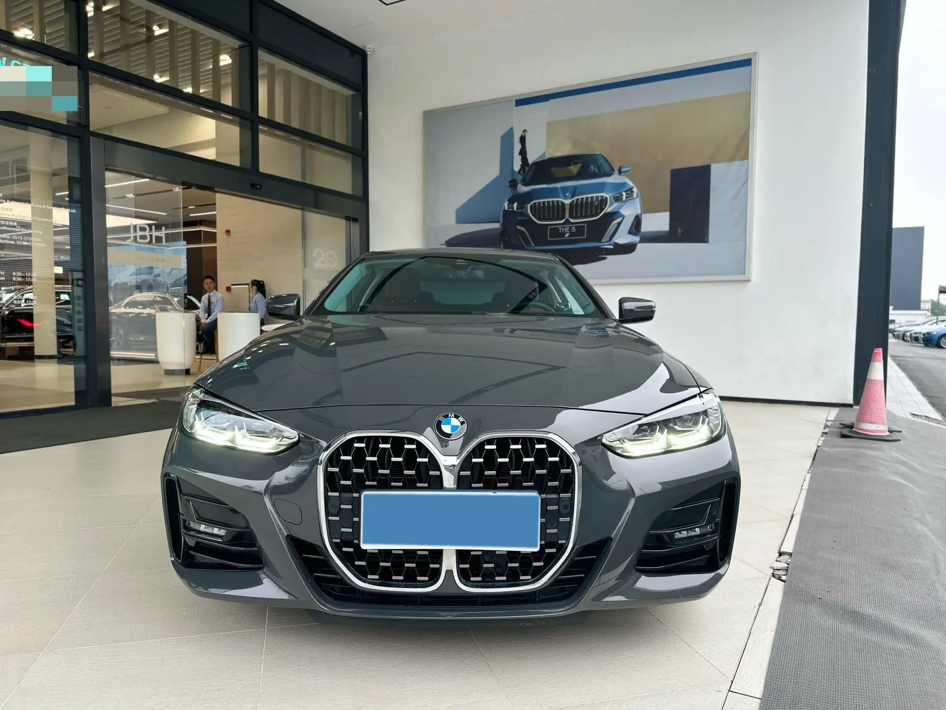 2023 BMW 2 thumbnail 3