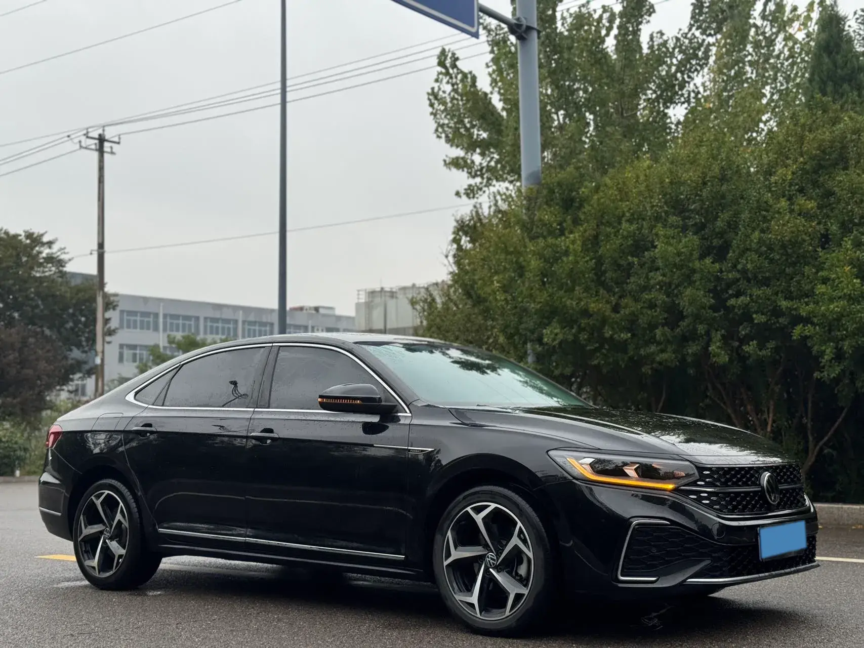 2024 VOLKSWAGEN PASSAT thumbnail 3