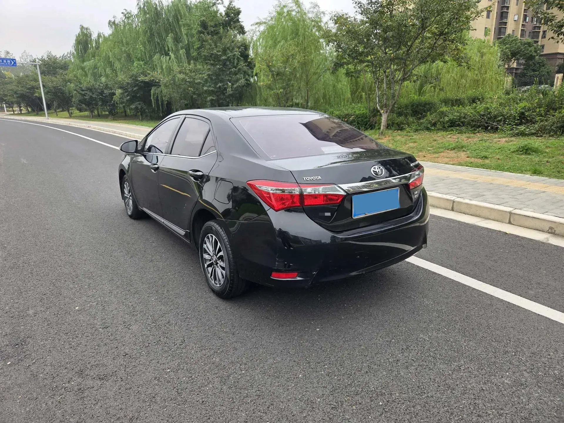 2017 TOYOTA COROLLA thumbnail 4