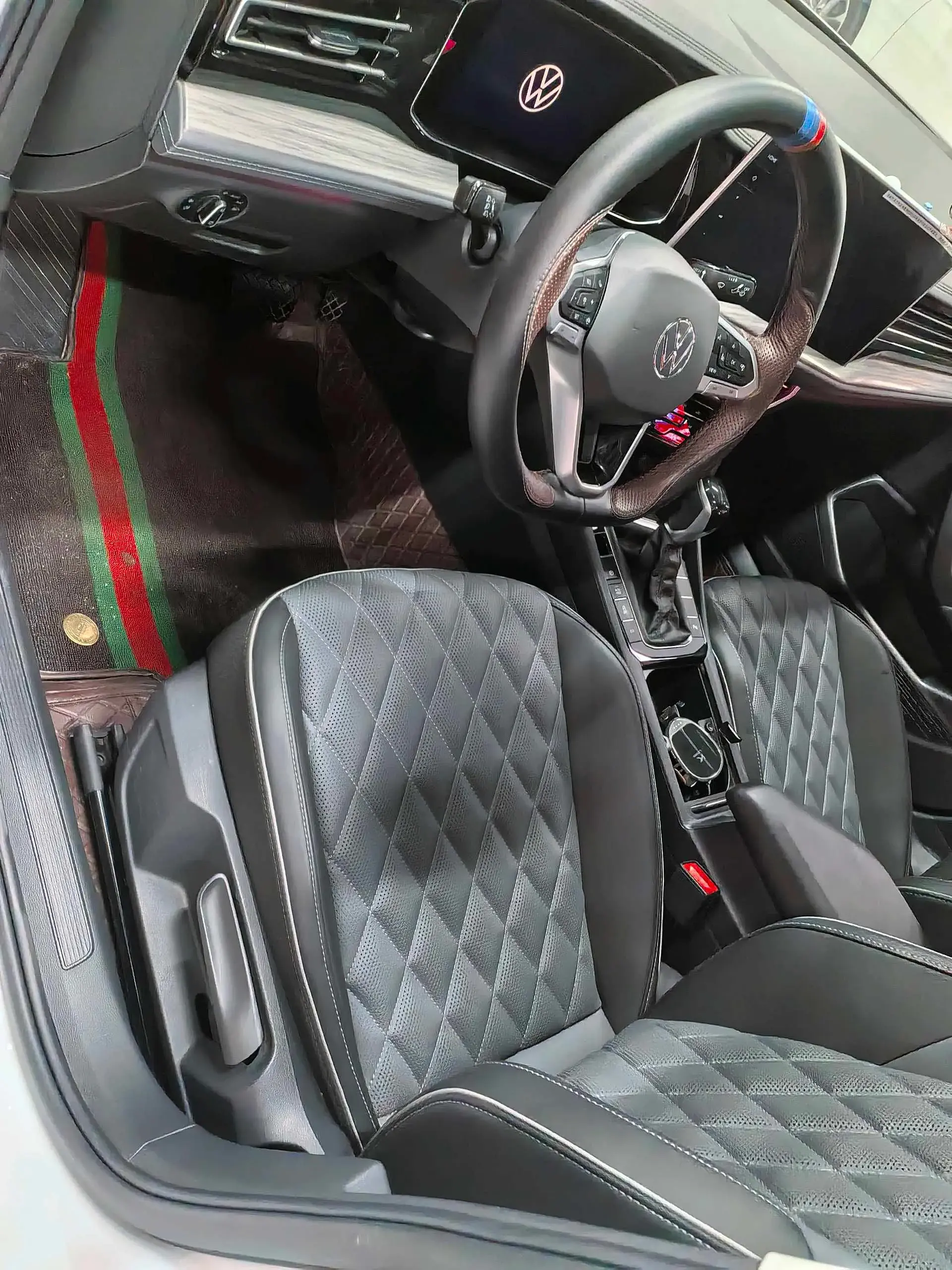 2023 VOLKSWAGEN SAGITAR thumbnail 4