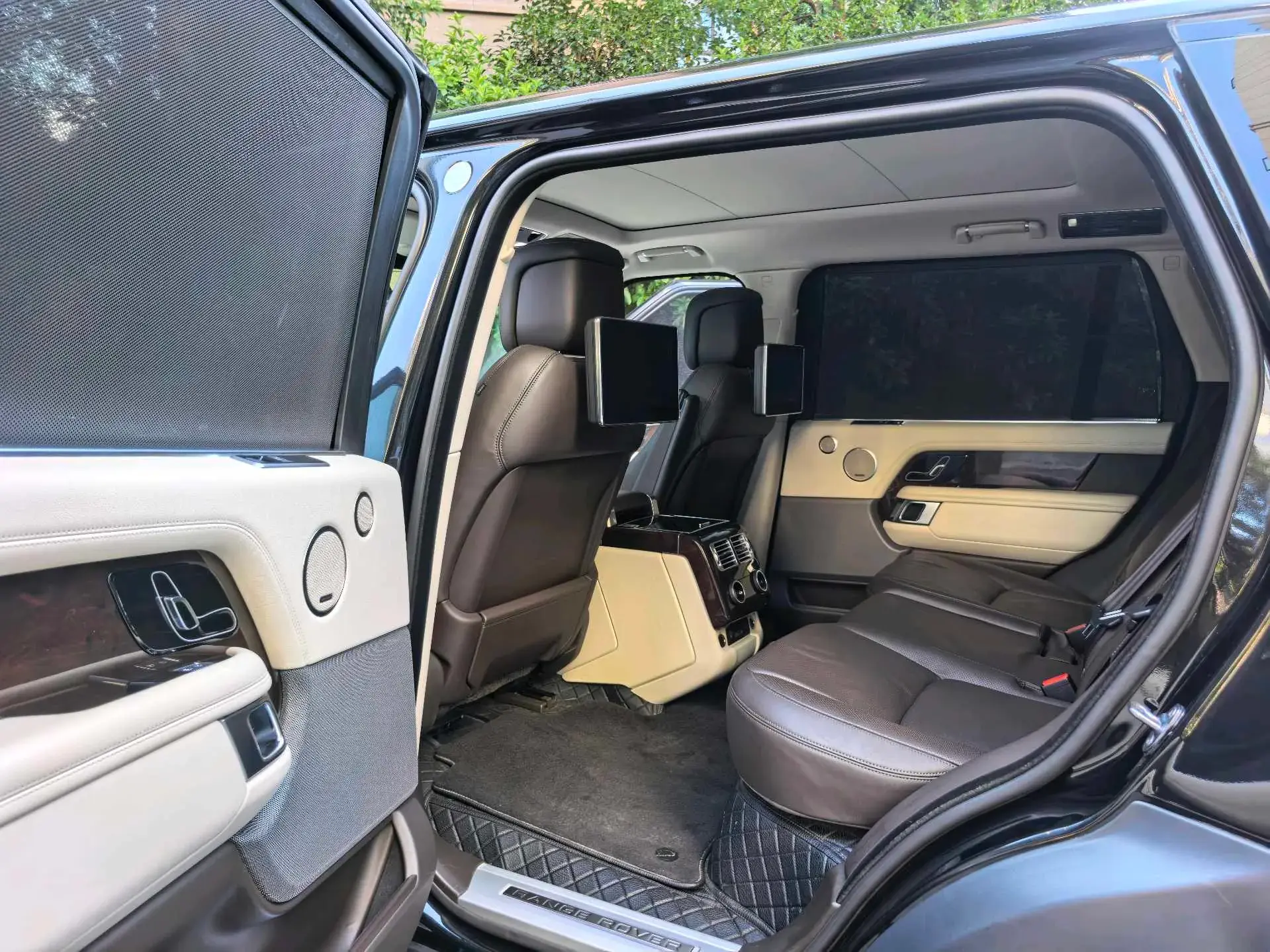 2021 LAND ROVER thumbnail 3