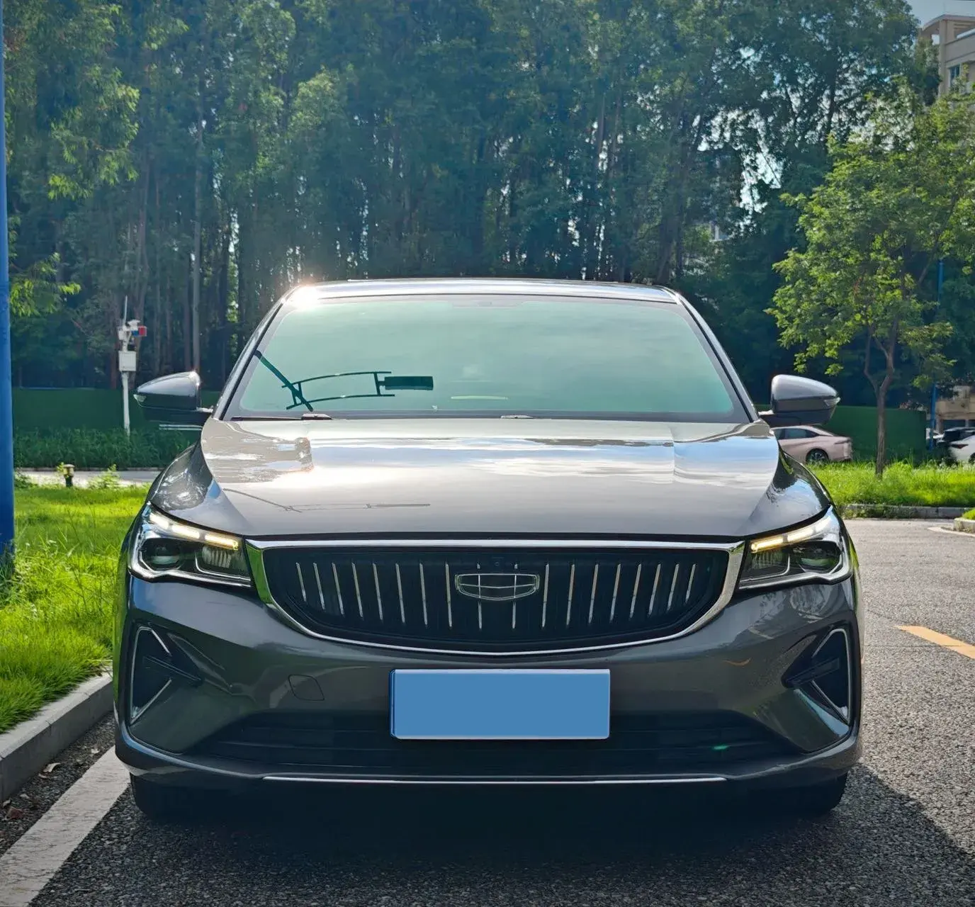 2022 GEELY EMGRAND thumbnail 2
