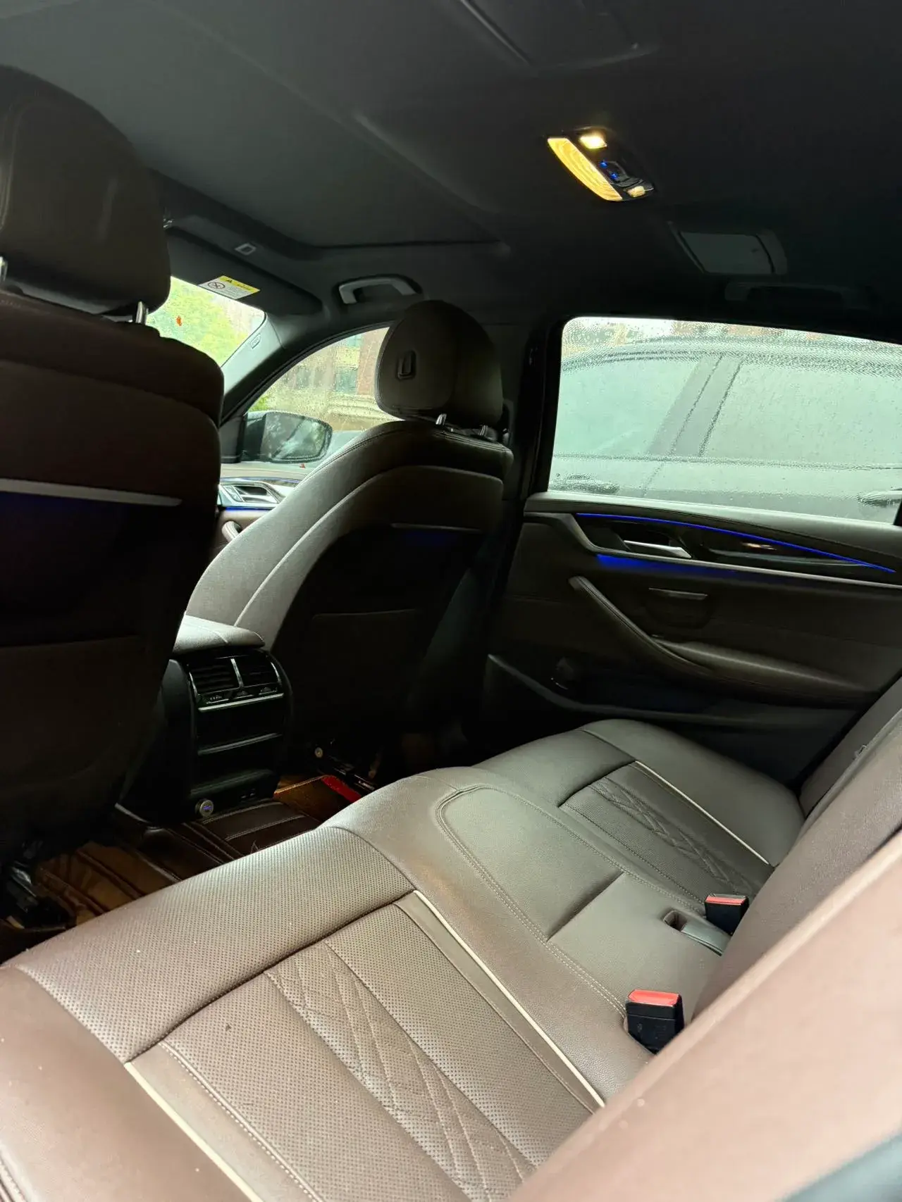 2021 BMW 5 thumbnail 4