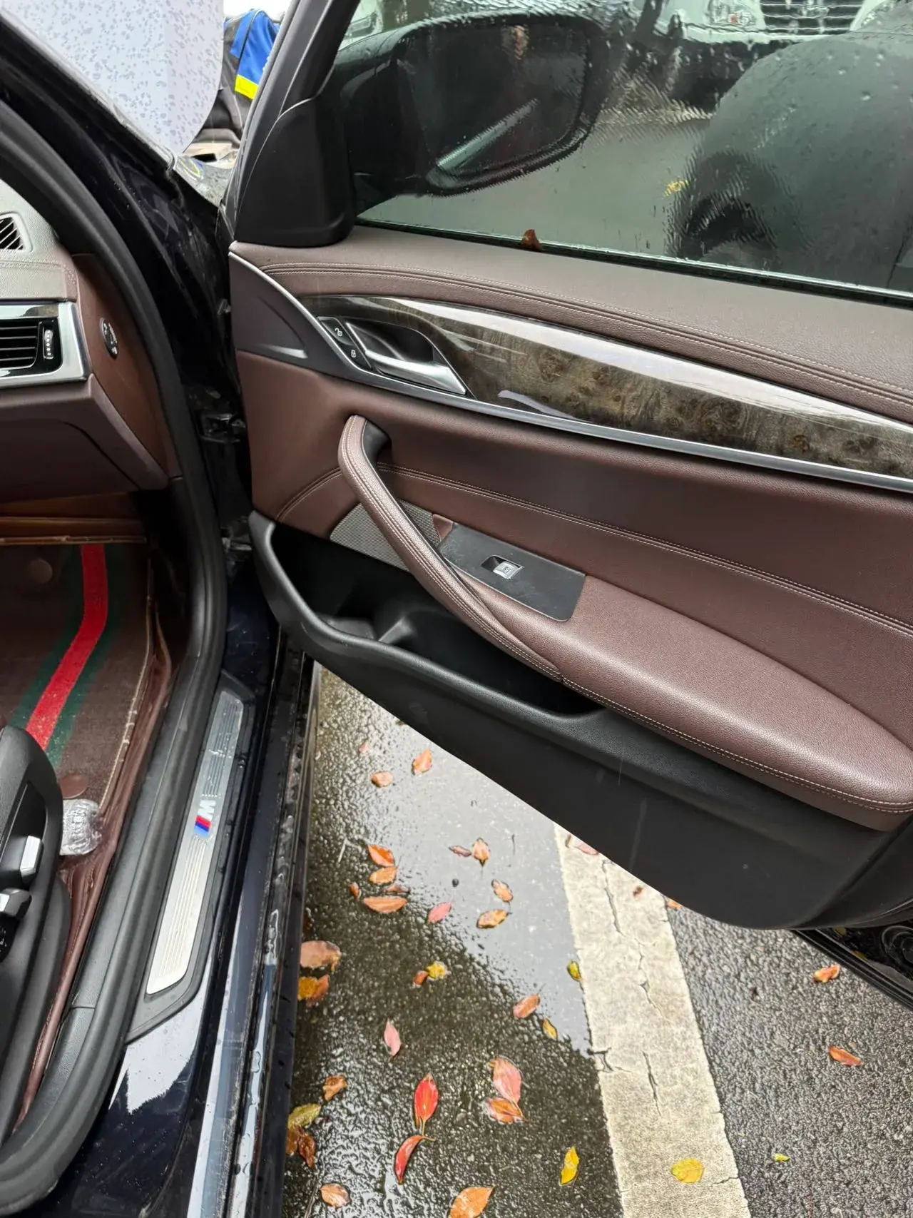 2021 BMW 5 thumbnail 3