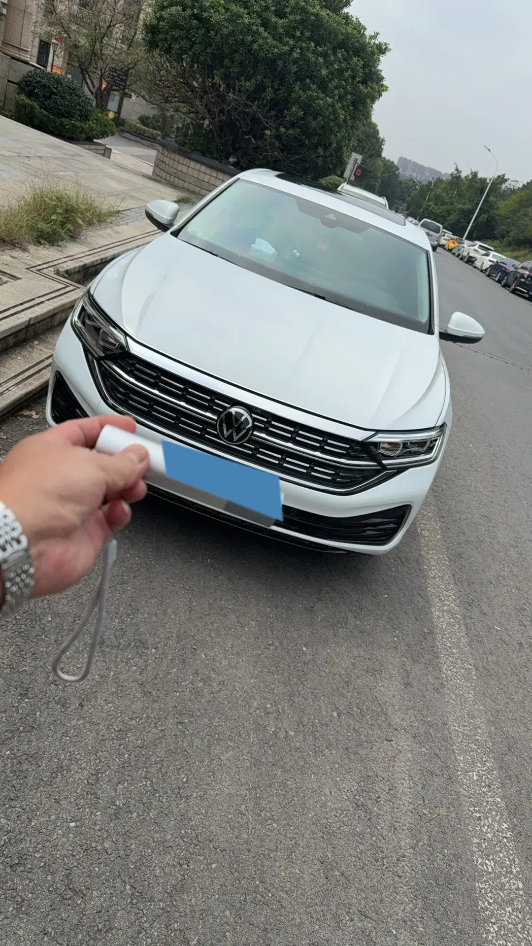 2023 VOLKSWAGEN SAGITAR thumbnail 2