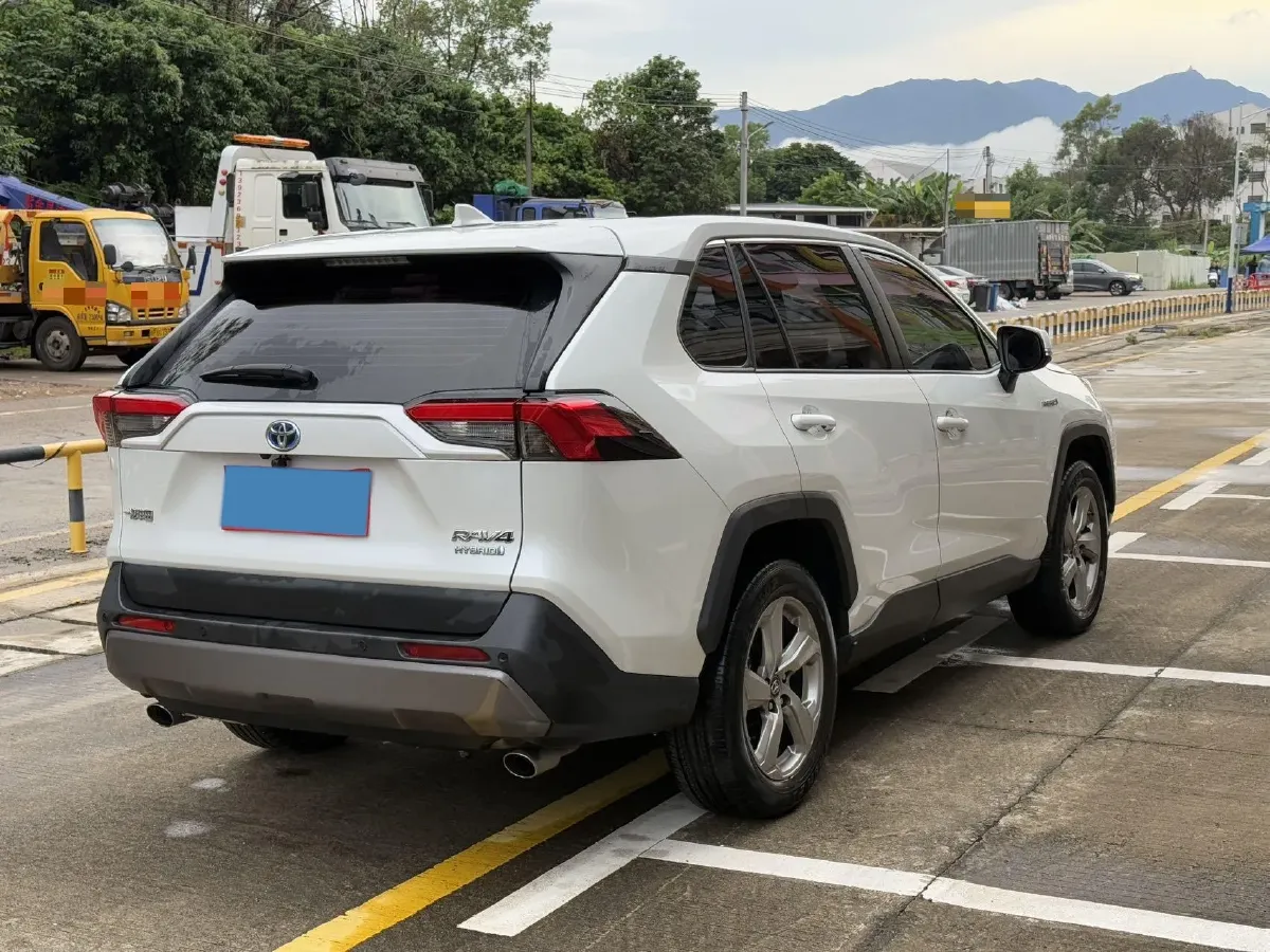 2022 Toyota RAV4 Hybird E+ 2.5L 180HP L4 E-CVT PHEV 15.984KWH,autocango,china used car exporter,china ev exporter,chinese used car exporter,chinese used ev exporter