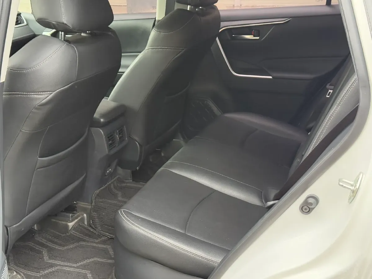 2022 Toyota RAV4 Hybird E+ 2.5L 180HP L4 E-CVT PHEV 15.984KWH,autocango,china used car exporter,china ev exporter,chinese used car exporter,chinese used ev exporter