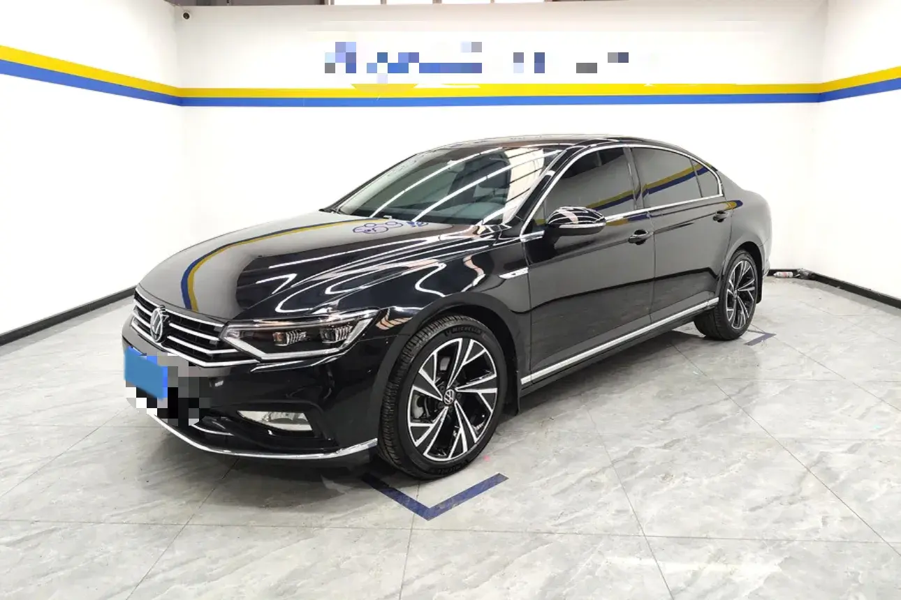 2020 VOLKSWAGEN MAGOTAN view 1