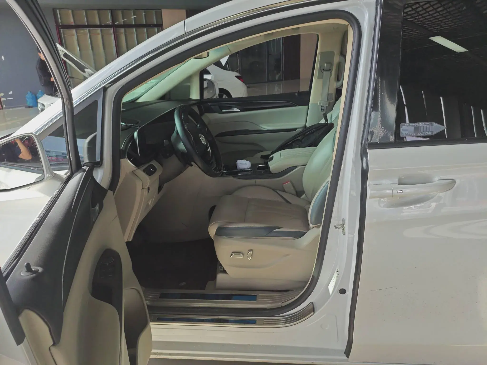 2022 BUICK GL8 thumbnail 3