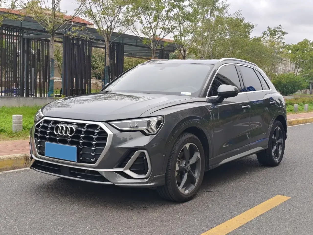 2021 AUDI Q3 view 1