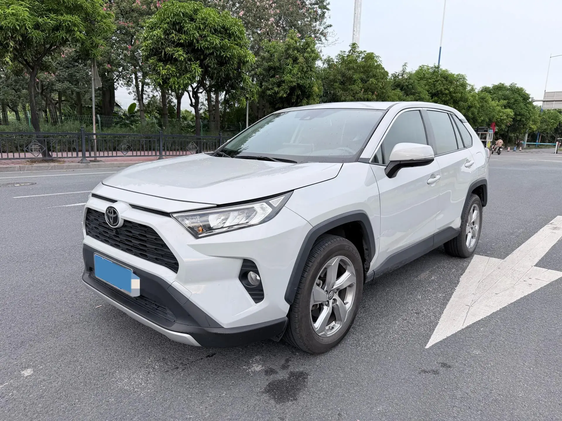 2020 TOYOTA RAV4 view 1