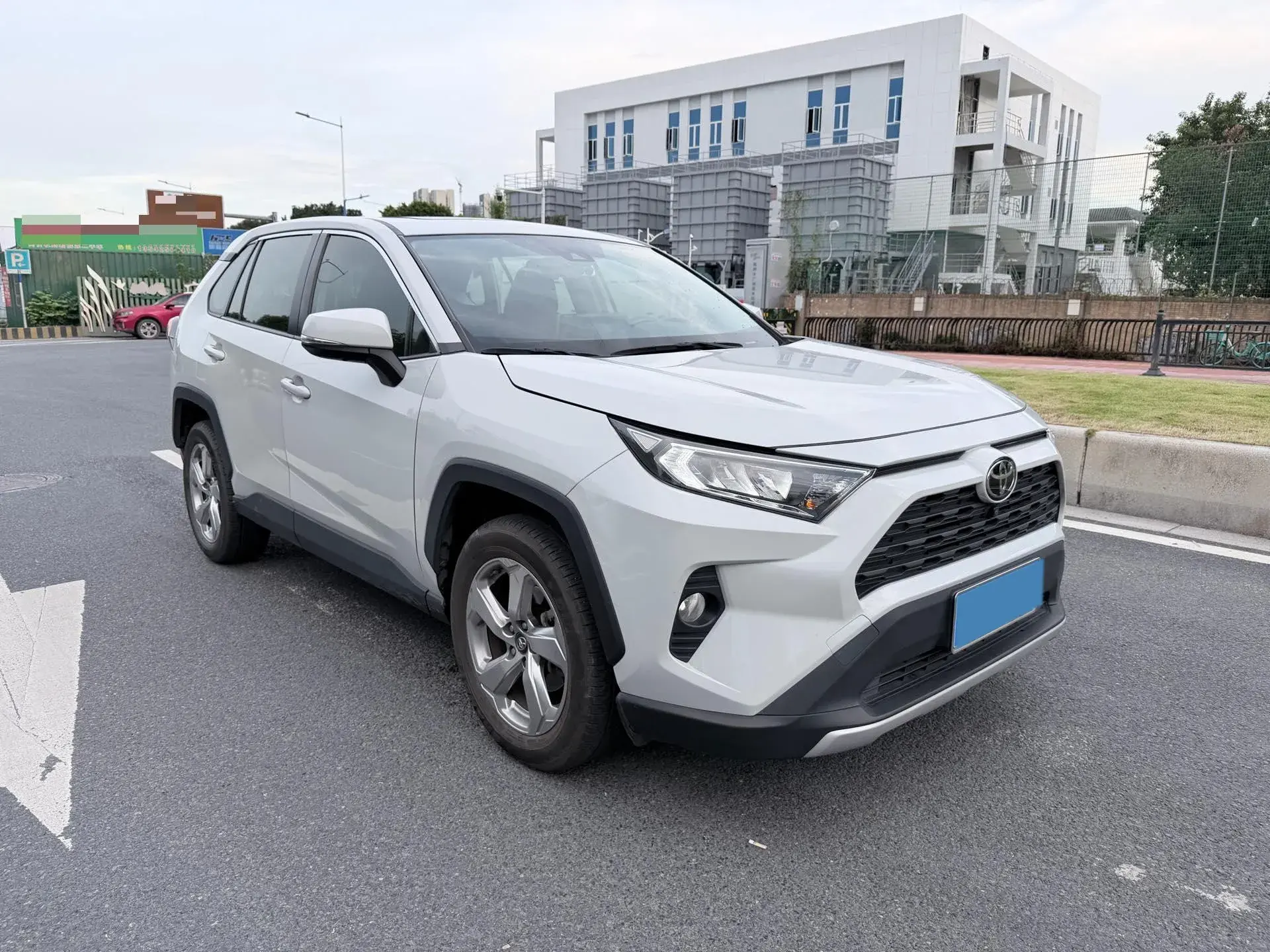 2020 TOYOTA RAV4 thumbnail 4