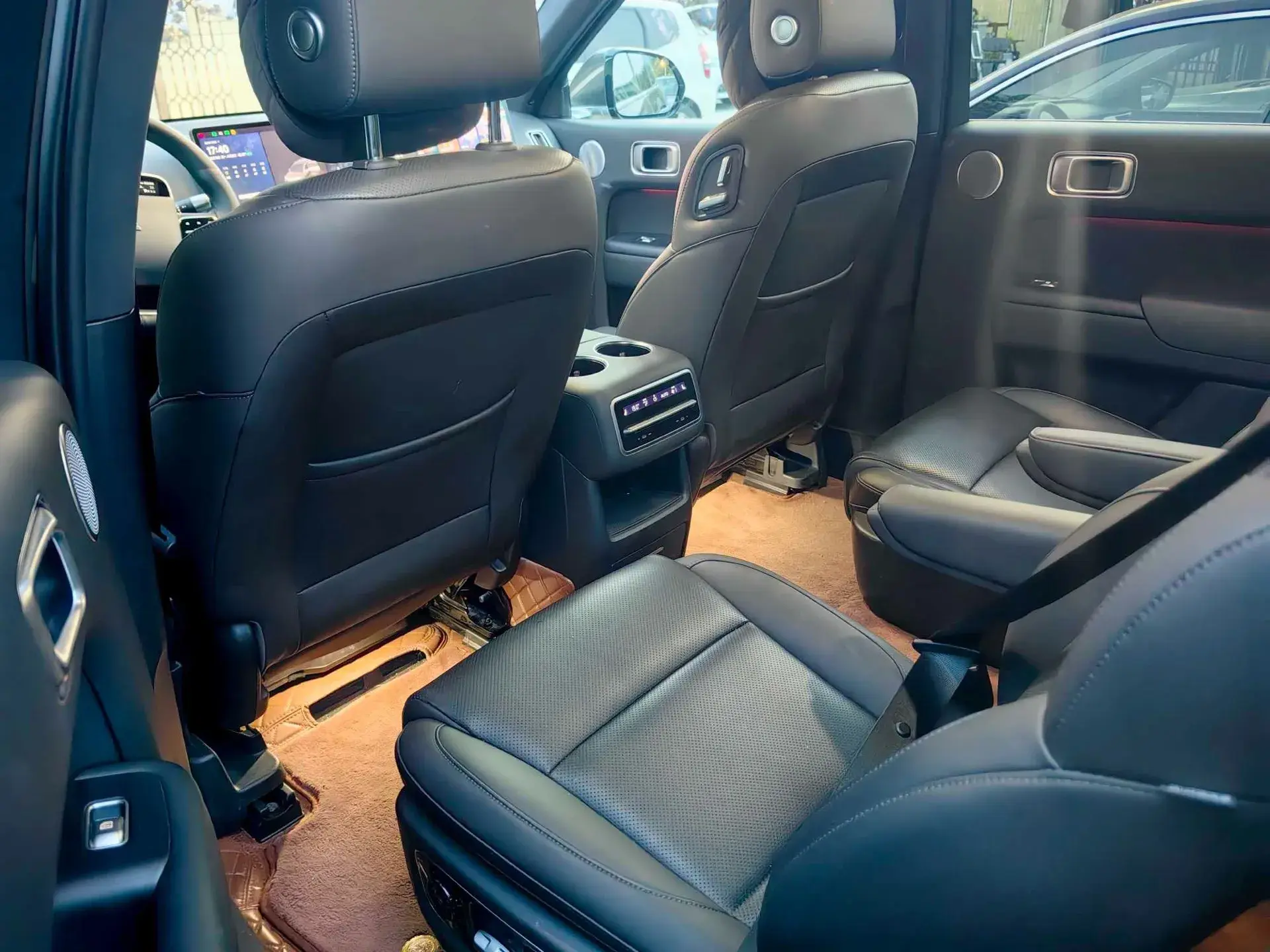 2023 LI L8 thumbnail 3