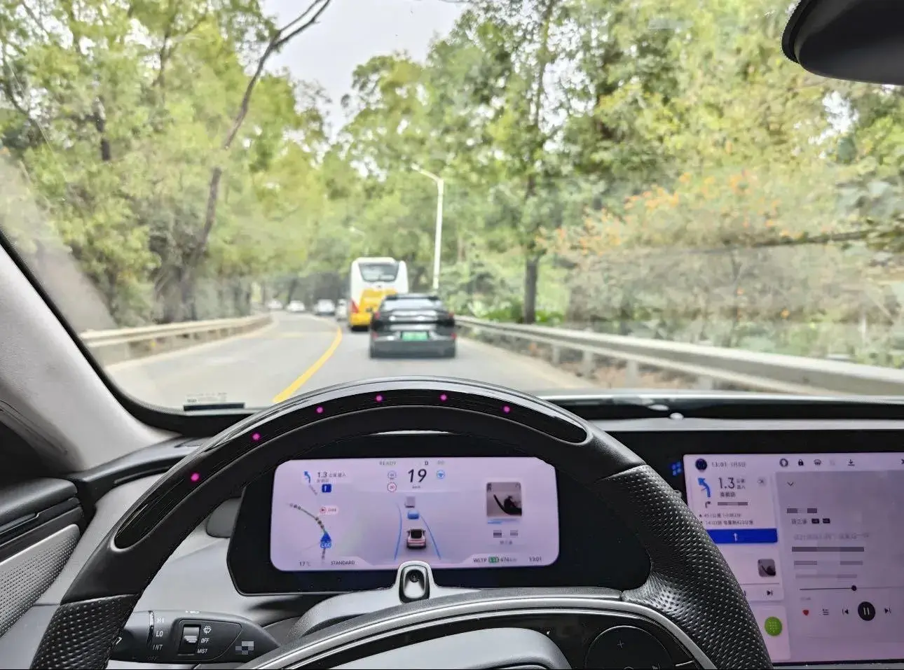 2022 XPENG P7 thumbnail 3