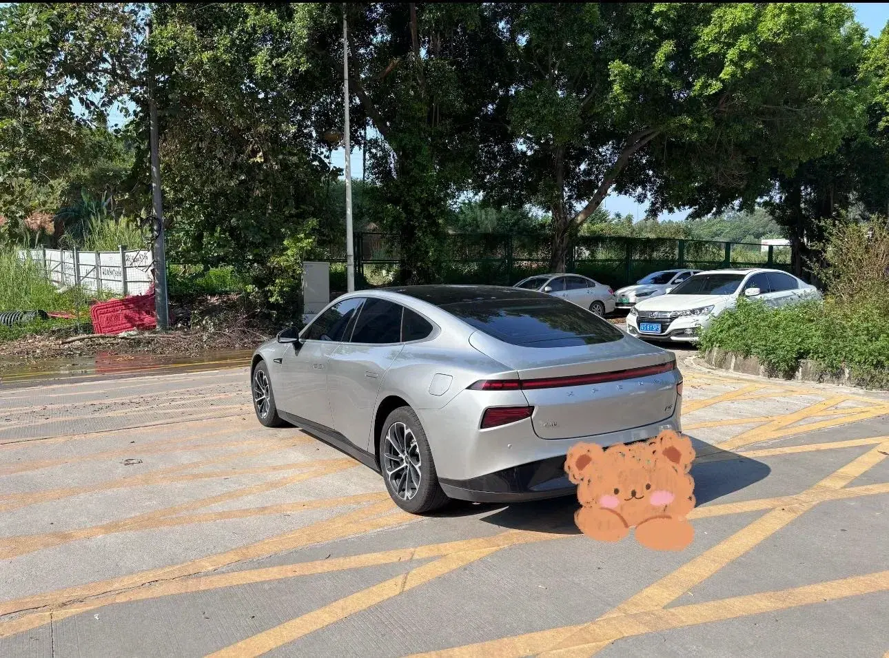 2022 XPENG P7 thumbnail 2