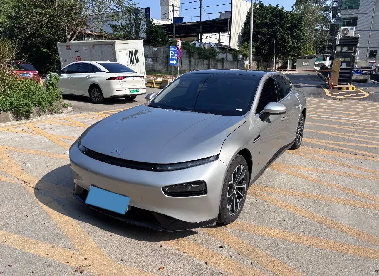 2022 XPENG P7 view 1
