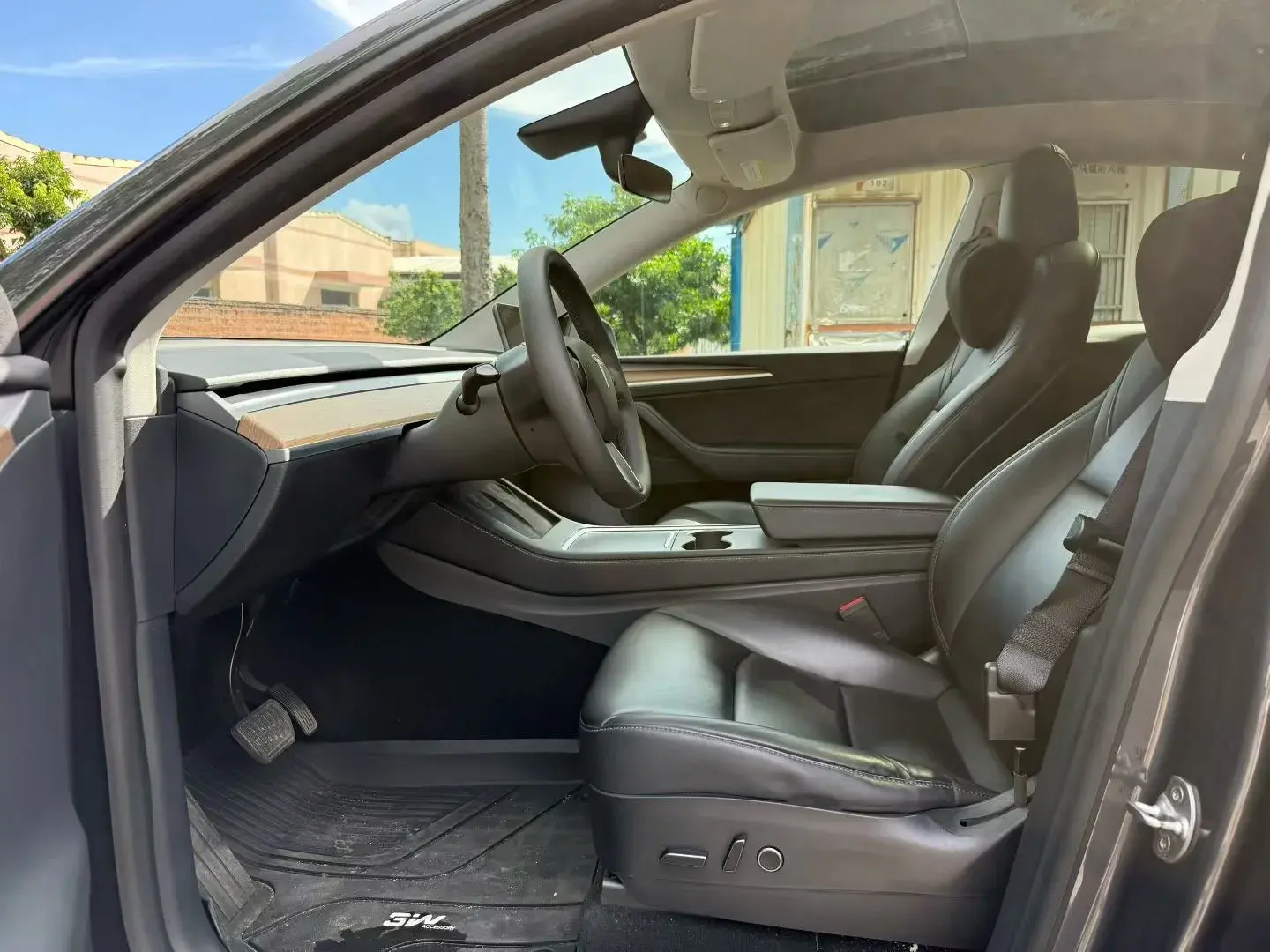 2021 TESLA MODEL thumbnail 4