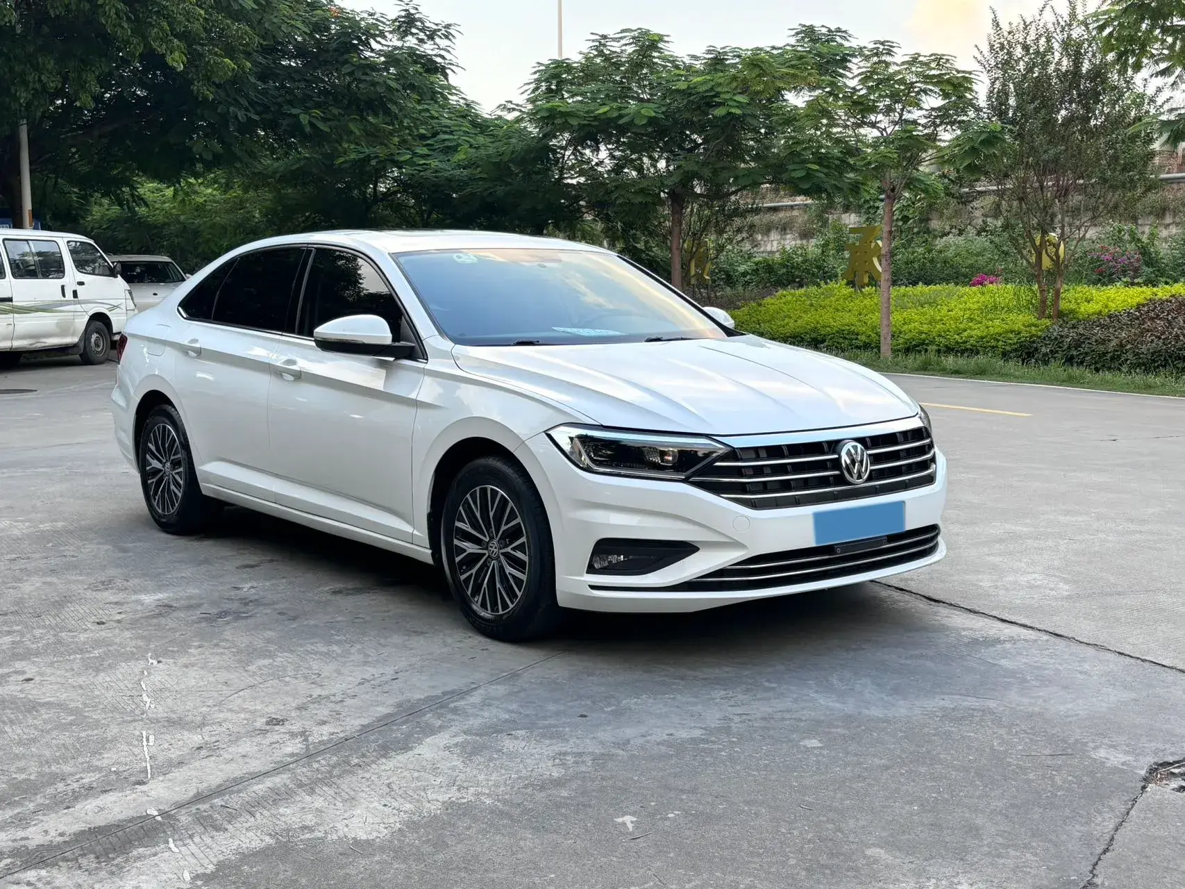 2019 VOLKSWAGEN SAGITAR thumbnail 3