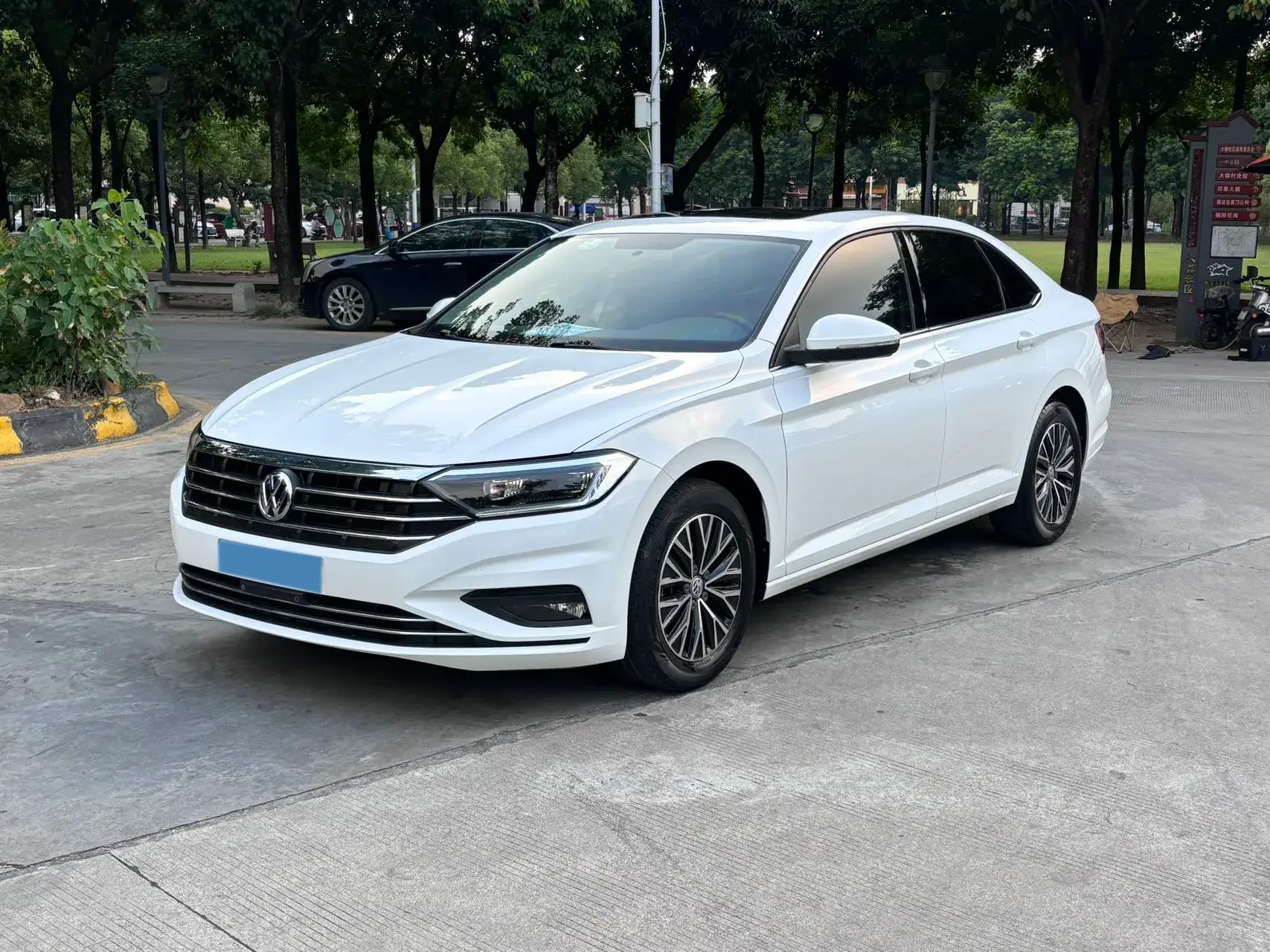 2019 VOLKSWAGEN SAGITAR view 1