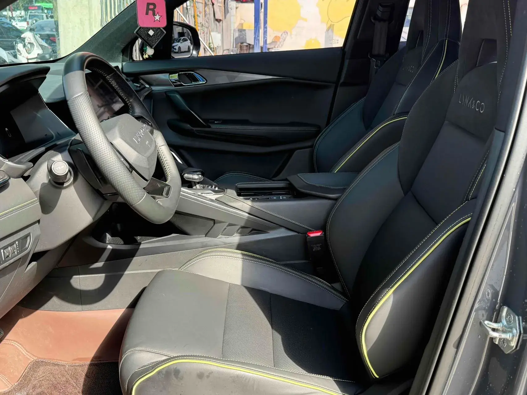 2023 LYNK&CO 06 thumbnail 4