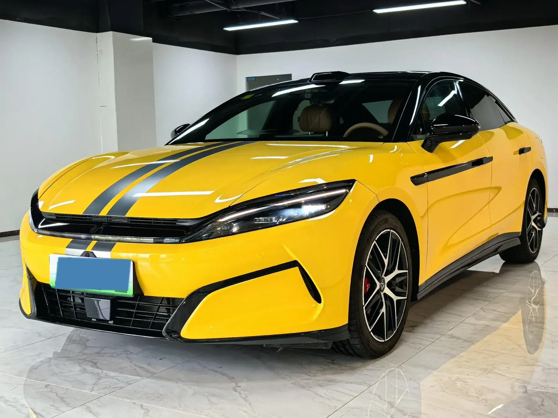 2025 BYD HANL view 1