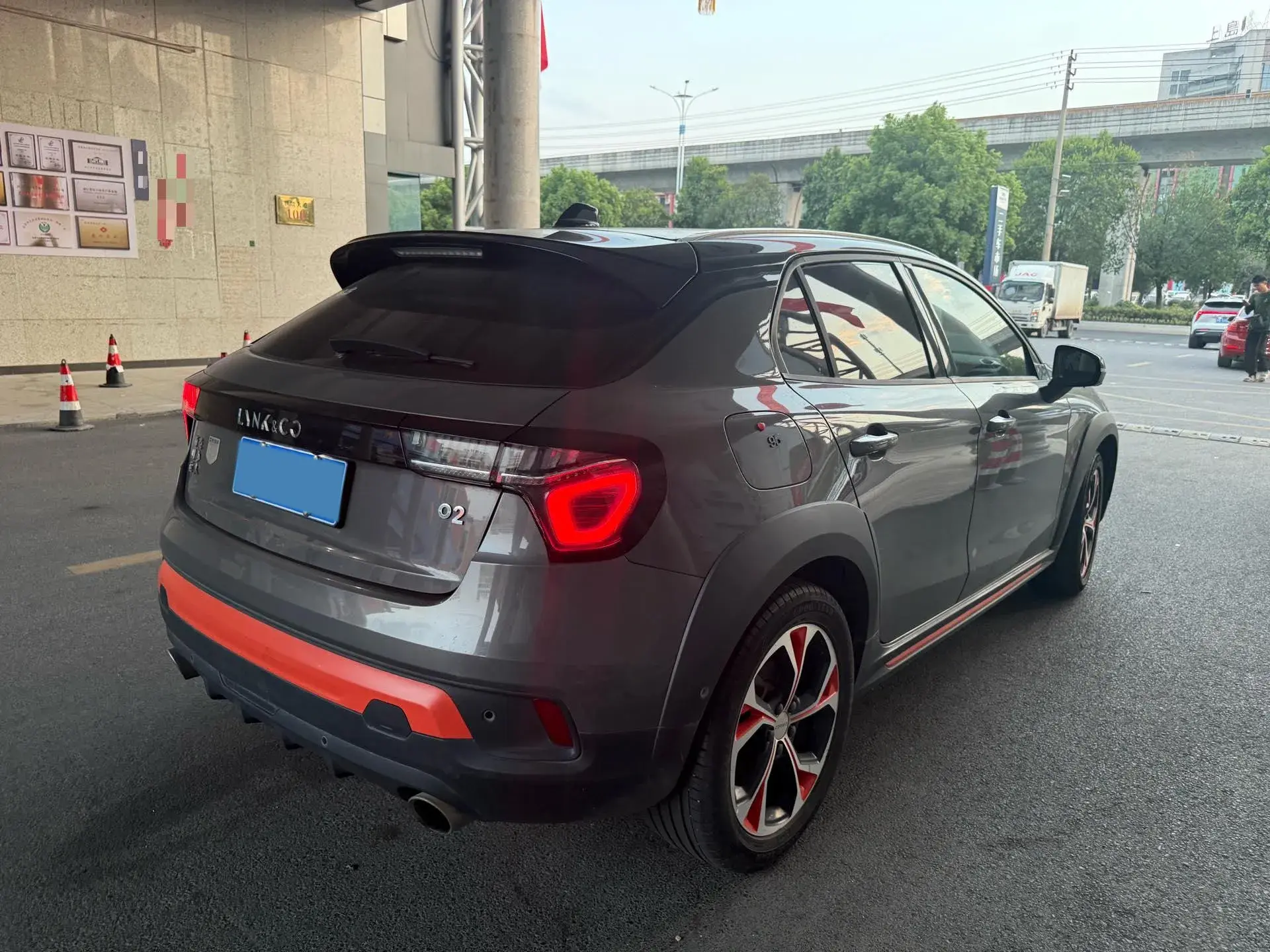 2018 LYNK&CO 02 thumbnail 4