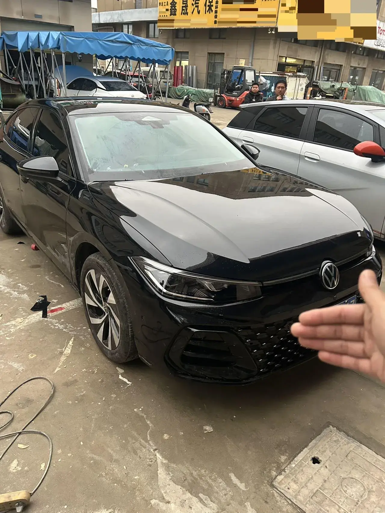 2025 VOLKSWAGEN PASSAT thumbnail 2