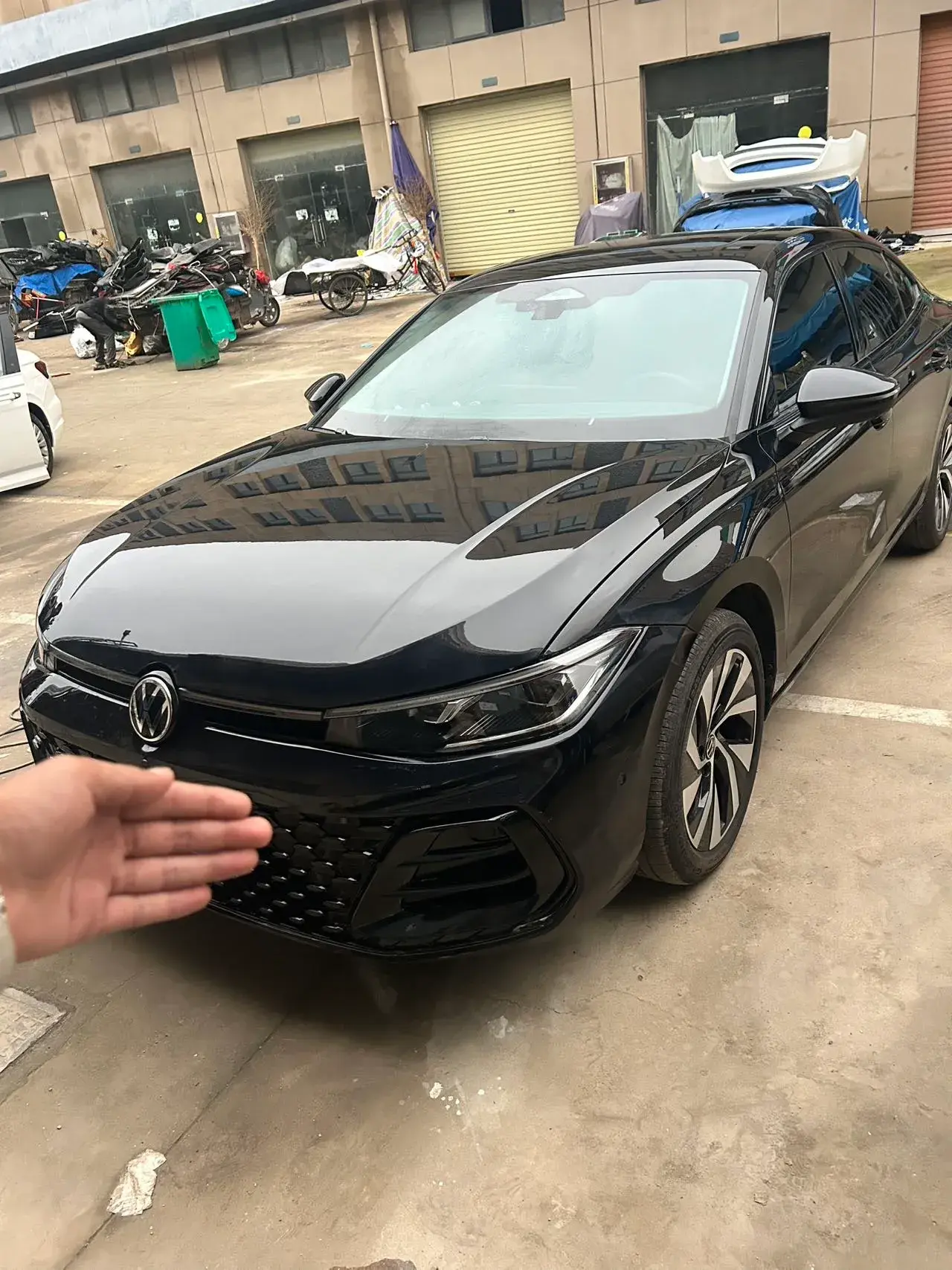 2025 VOLKSWAGEN PASSAT view 1